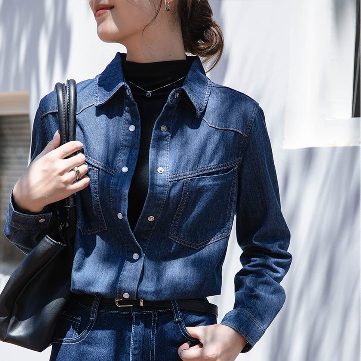 2025 Весна и осень Новый Гонконгский стиль Повседневная джинсовая куртка-рубашка Женская свободная рубашка с длинным рукавом...