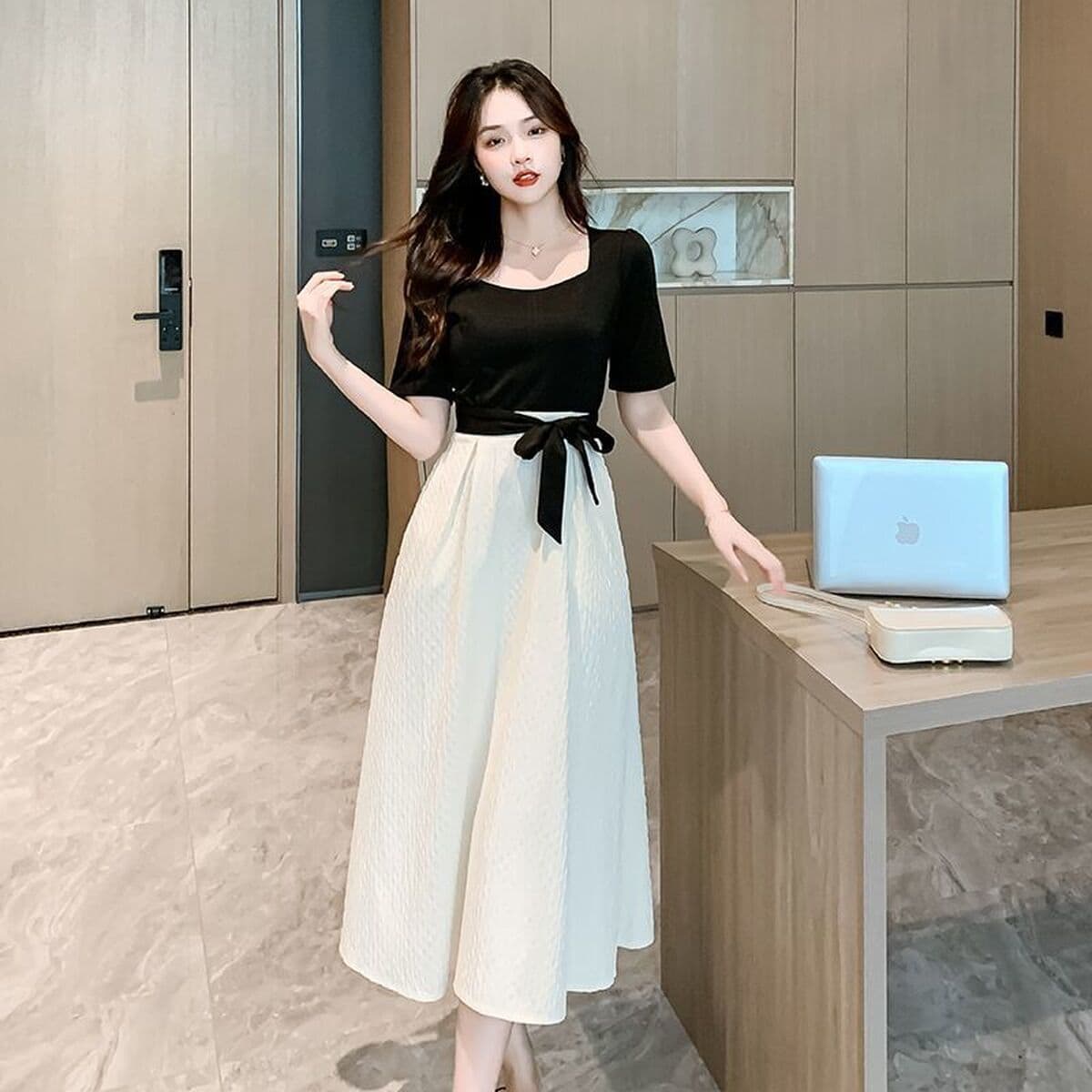 Платье в стиле Хепберн, лето 2023, корейская версия, новое высококачественное облегающее длинное платье из искусственного...