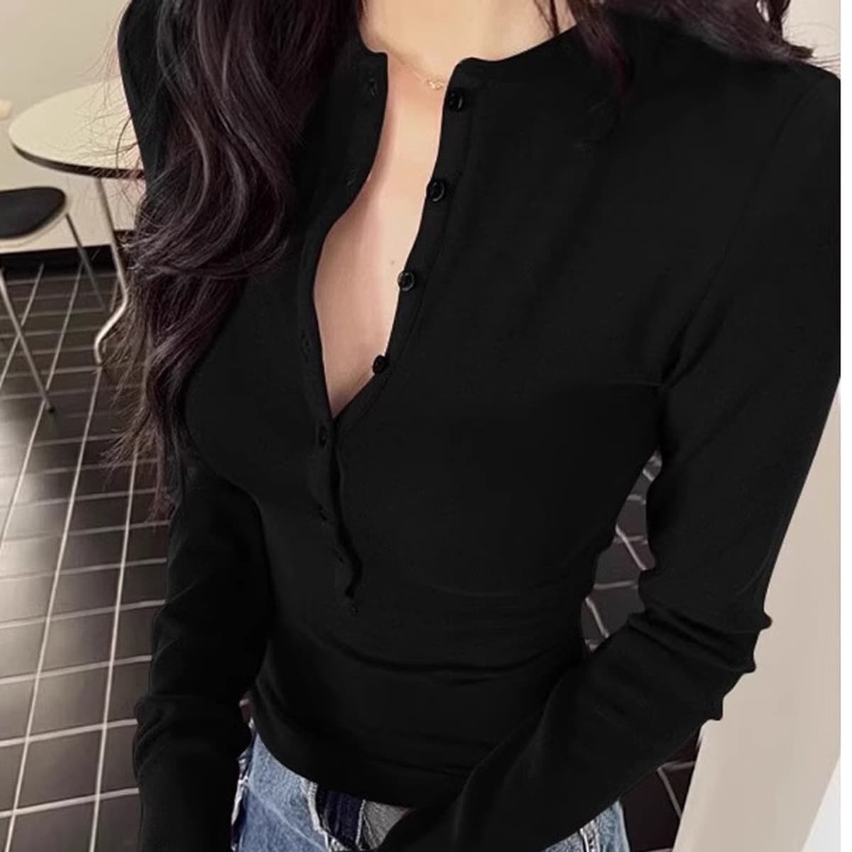 Американская горячая девушка наполовину открыта, красная белая футболка, женская нижняя рубашка с V-образным вырезом с...