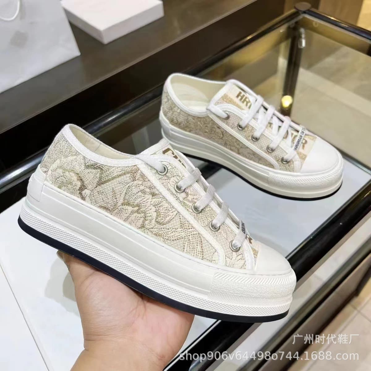 Женские парусиновые туфли с вышивкой D, новинка 2024, белые туфли на шнуровке со знаменитостями в Интернете, повседневные...