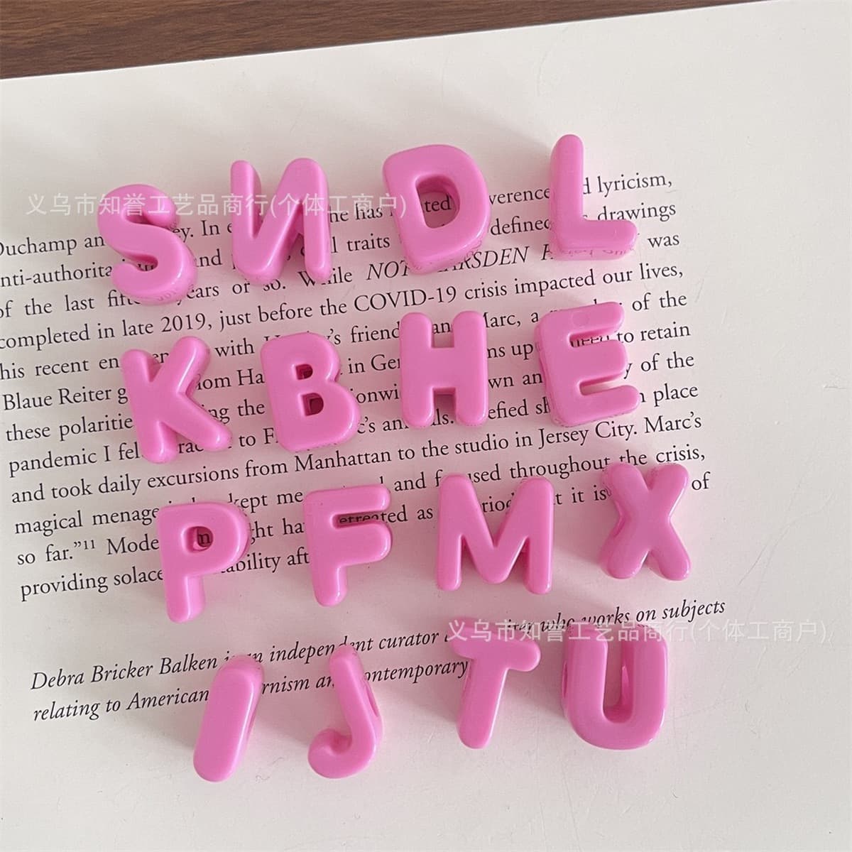 Горячая продажа акриловых буквенных бусин допамина больших перфораций