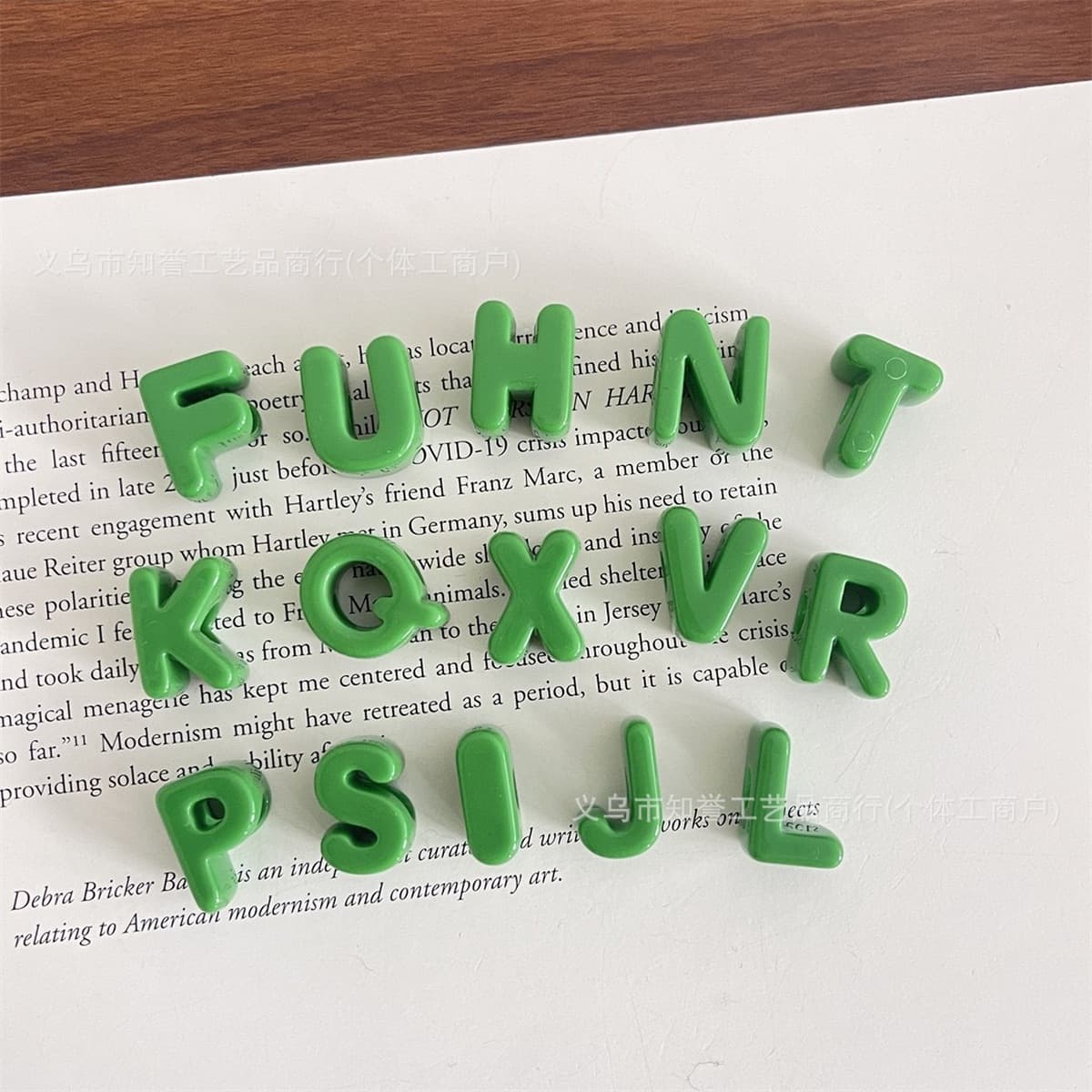 Горячая продажа акриловых буквенных бусин допамина больших перфораций