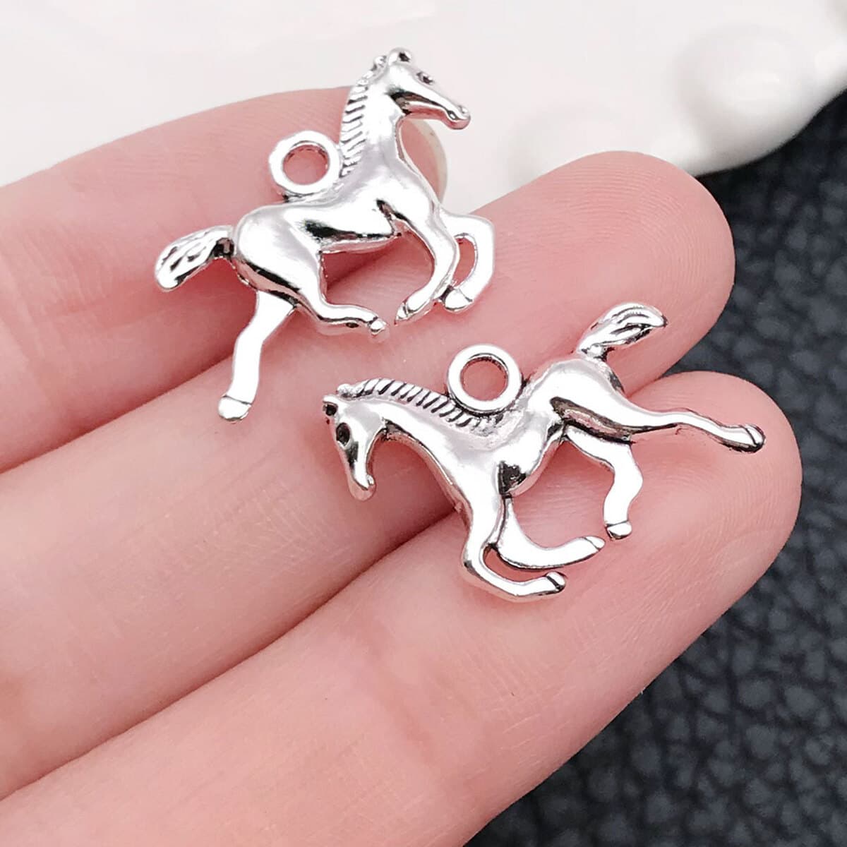 Смешать 20 старинных серебряных западных ковбойских конских шляп кактус пистолетные подвески творческие аксессуары для...