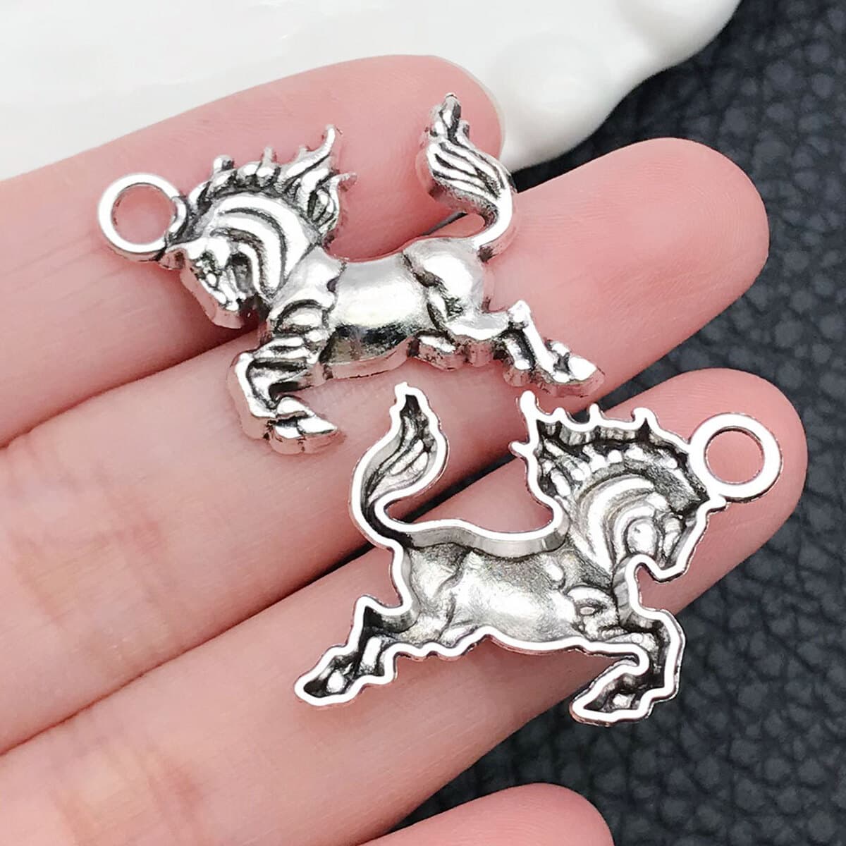 Смешать 20 старинных серебряных западных ковбойских конских шляп кактус пистолетные подвески творческие аксессуары для...