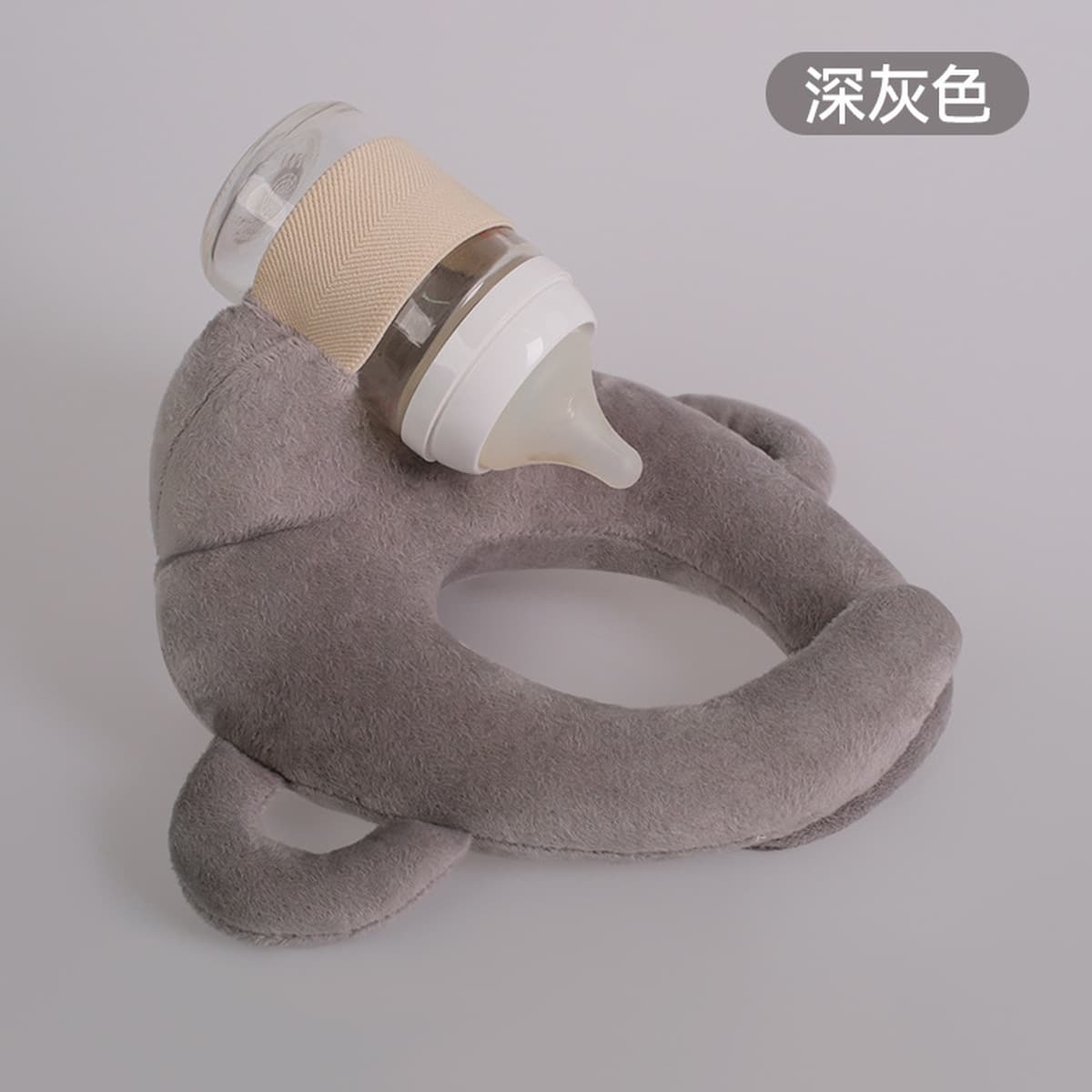 Ленивый кормление артефакт грудного вскармливания новорожденного ребенка лежит на кровати