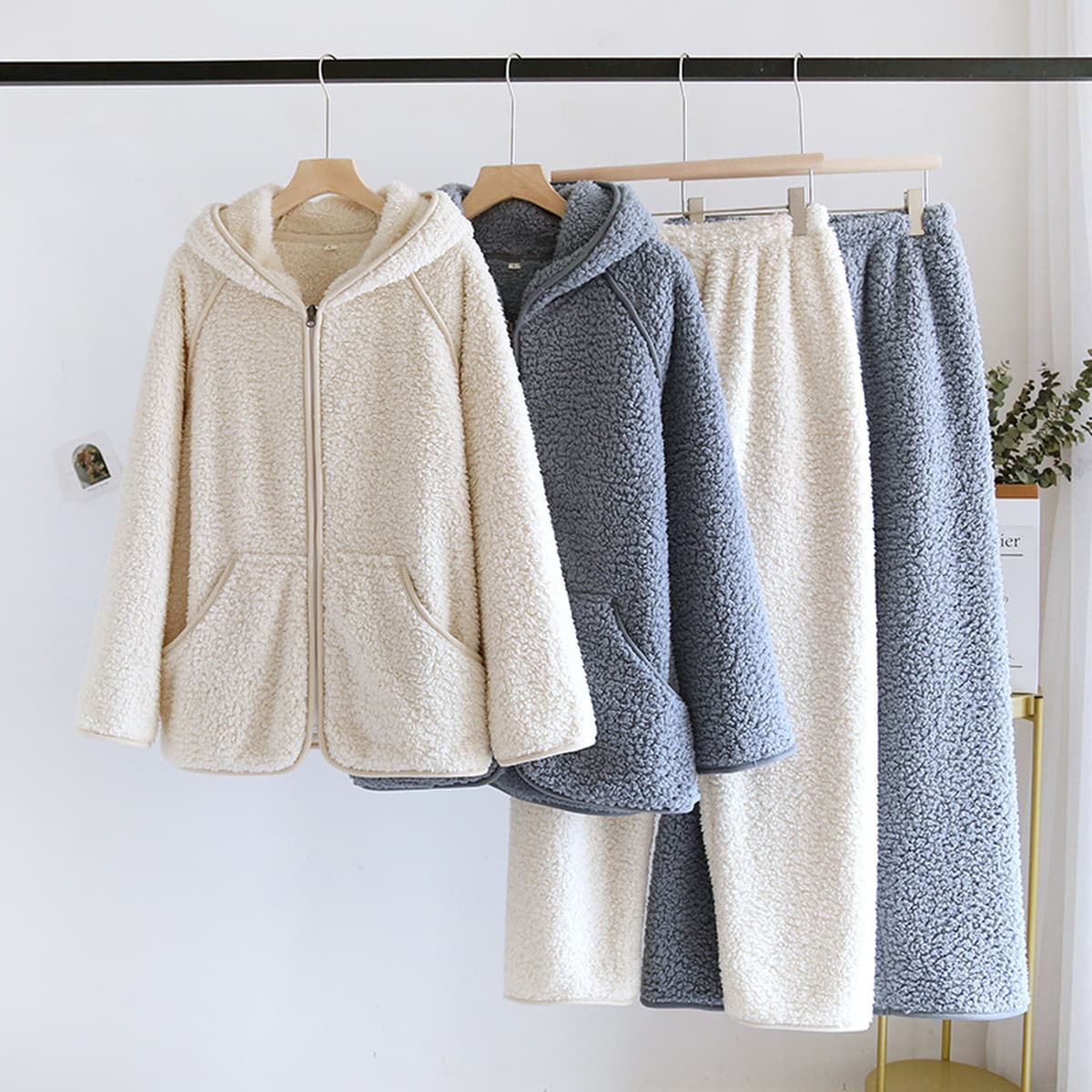 Новые осенне-зимние пижамы из кораллового вельвета для женщин и мужчин, утолщенные и теплые, можно носить на улице, комплект...