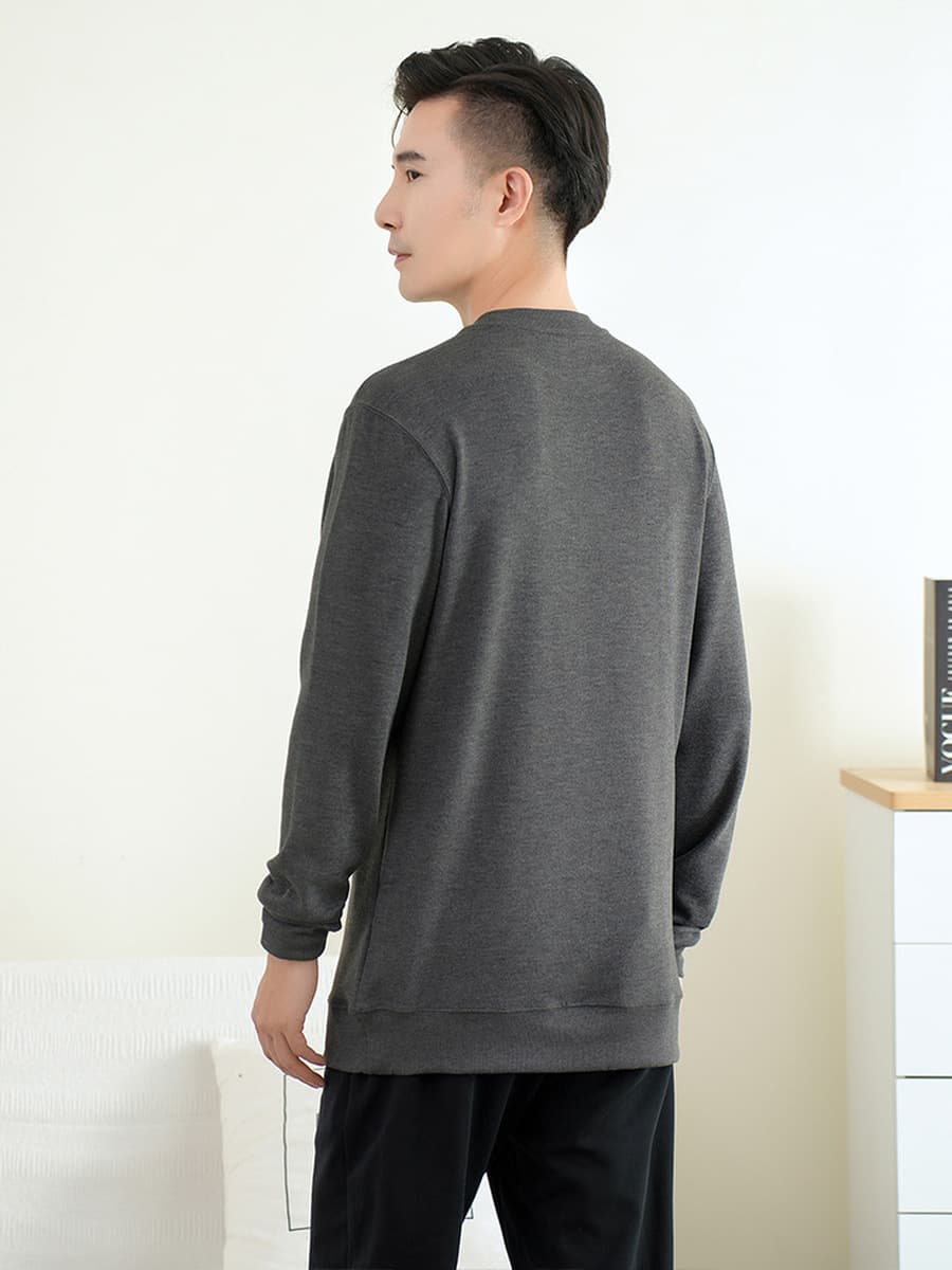 Весна и Осень высокие молодые мужчины с длинными рукавами и полувысокими воротничками