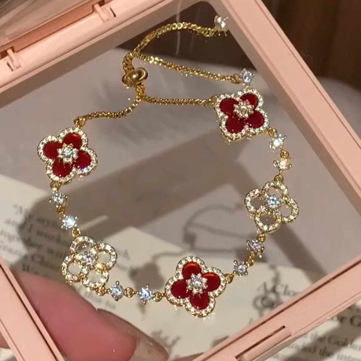 Вспышка браслет с тысячами золотых темпераментных нишевых дизайнов дикий простой, продвинутый и высокий смысл