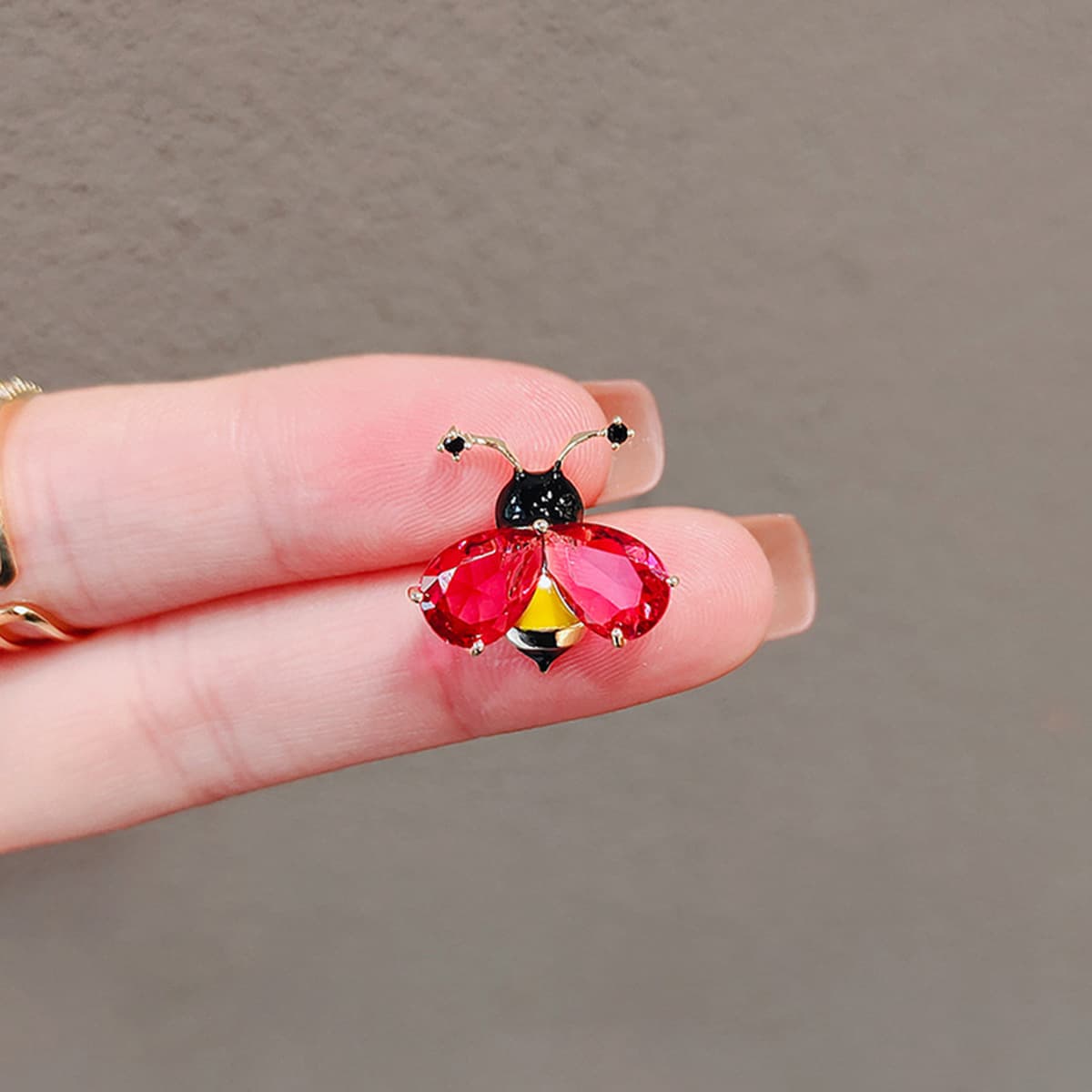 Новый сплав броши высокого уровня чувство ниши женщины оптом высокого класса пиджак пальто костюм высокого класса дикий...