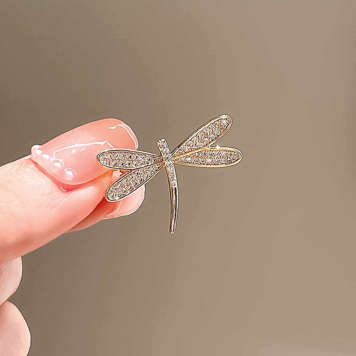 Новый сплав броши высокого уровня чувство ниши женщины оптом высокого класса пиджак пальто костюм высокого класса дикий...