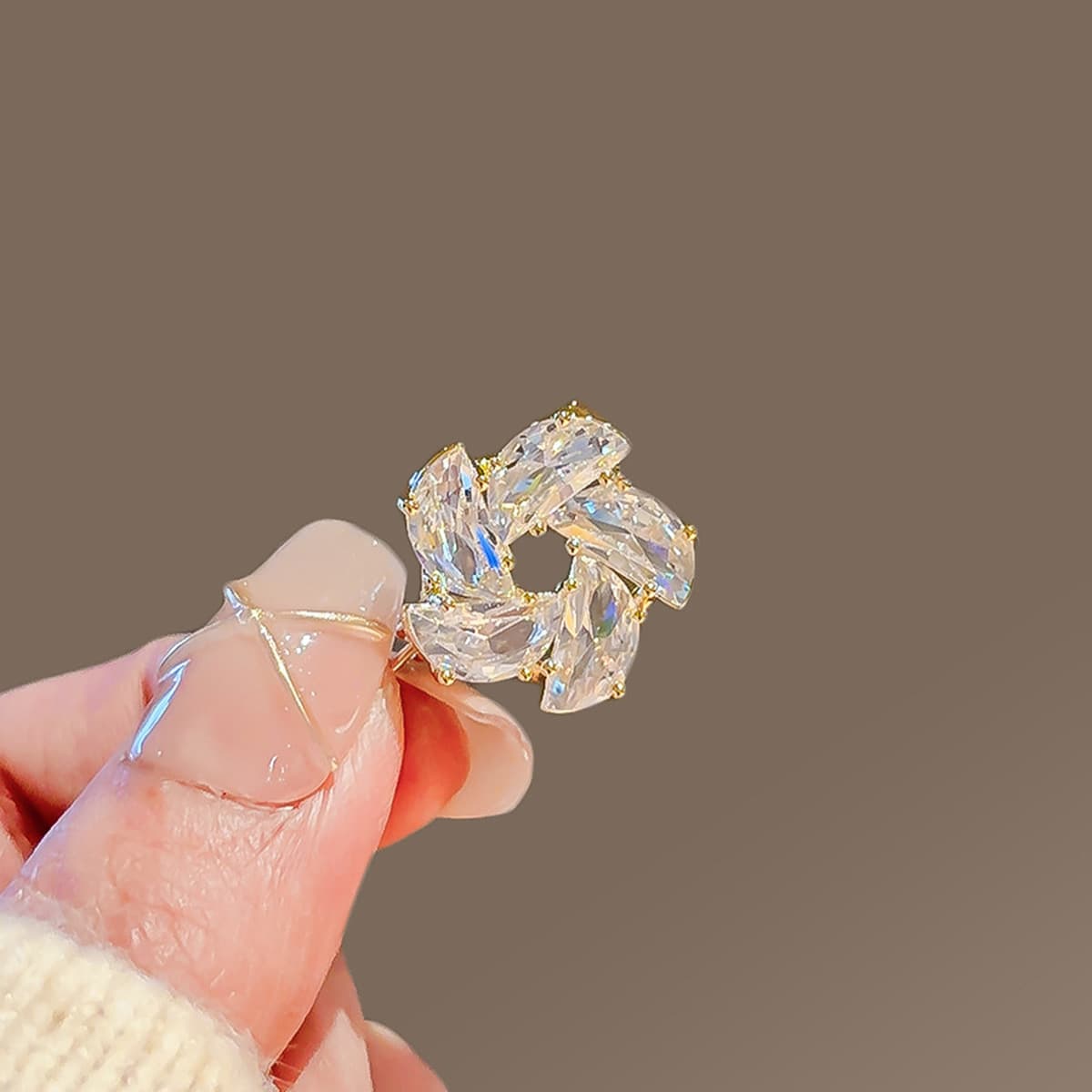 Новый сплав броши высокого уровня чувство ниши женщины оптом высокого класса пиджак пальто костюм высокого класса дикий...