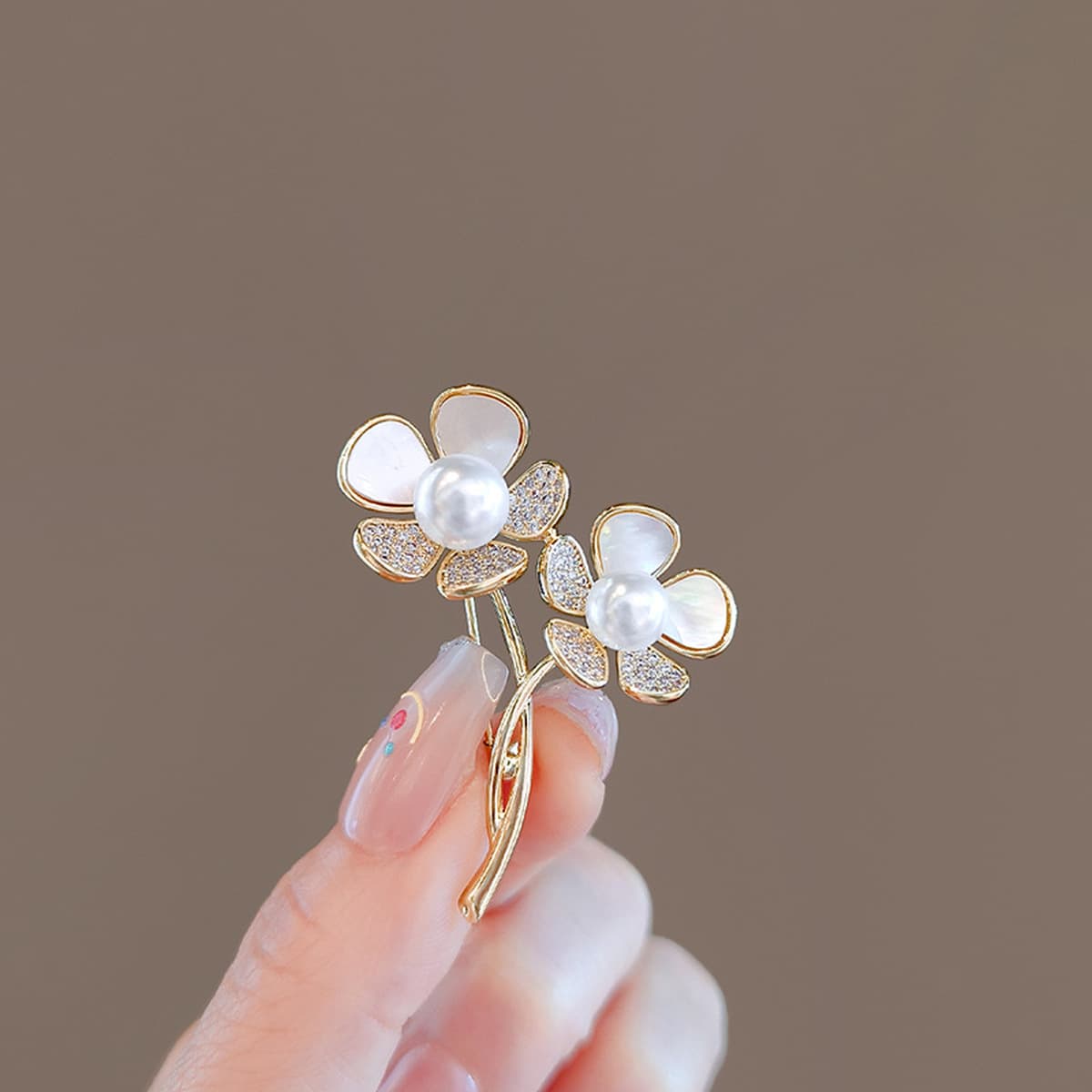 Новый сплав броши высокого уровня чувство ниши женщины оптом высокого класса пиджак пальто костюм высокого класса дикий...