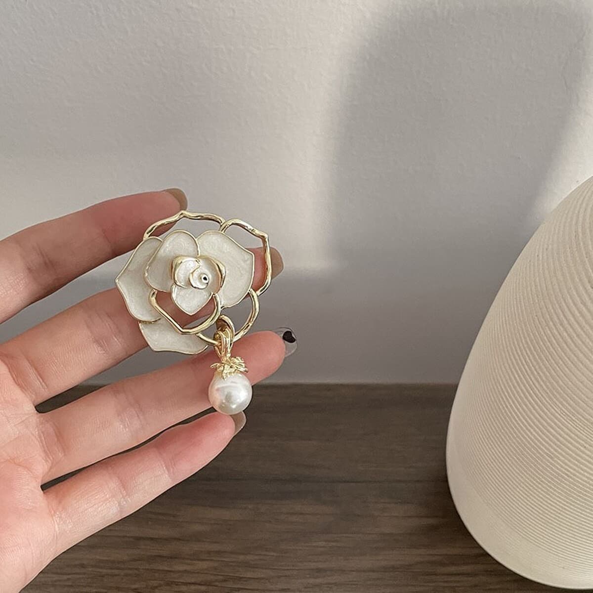 Новый сплав броши высокого уровня чувство ниши женщины оптом высокого класса пиджак пальто костюм высокого класса дикий...