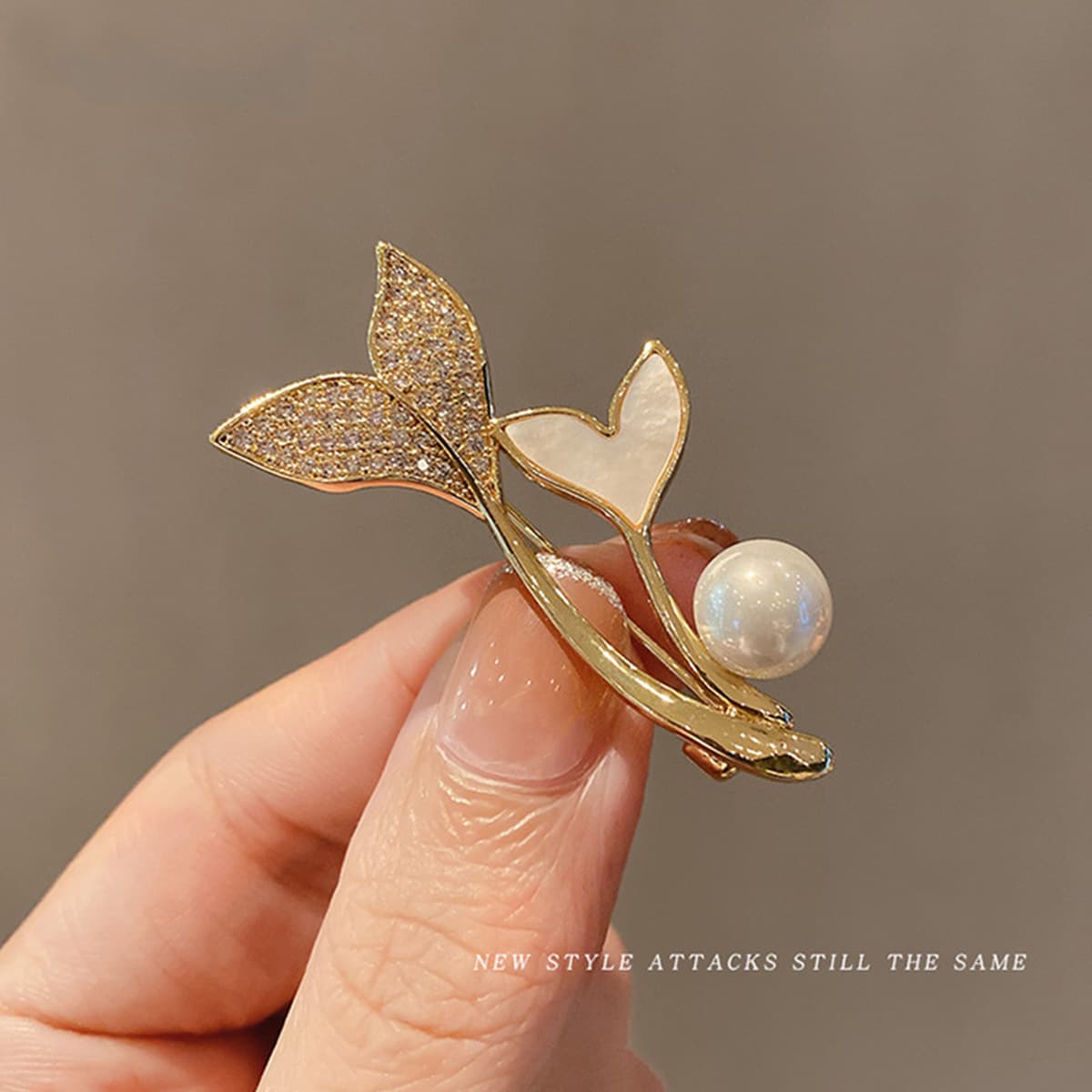 Новый сплав броши высокого уровня чувство ниши женщины оптом высокого класса пиджак пальто костюм высокого класса дикий...