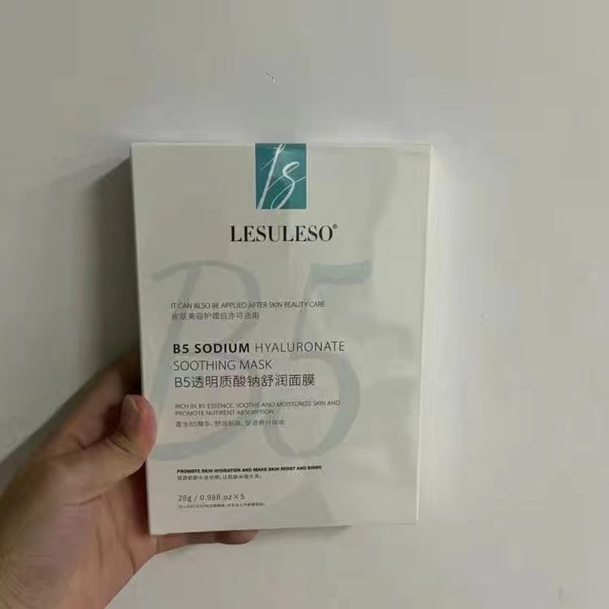 Маска Lisu Rongsheng Ye Yan Meihen Su восстанавливает чувствительную кожу, контролирует жирность, увлажняет и сужает поры.