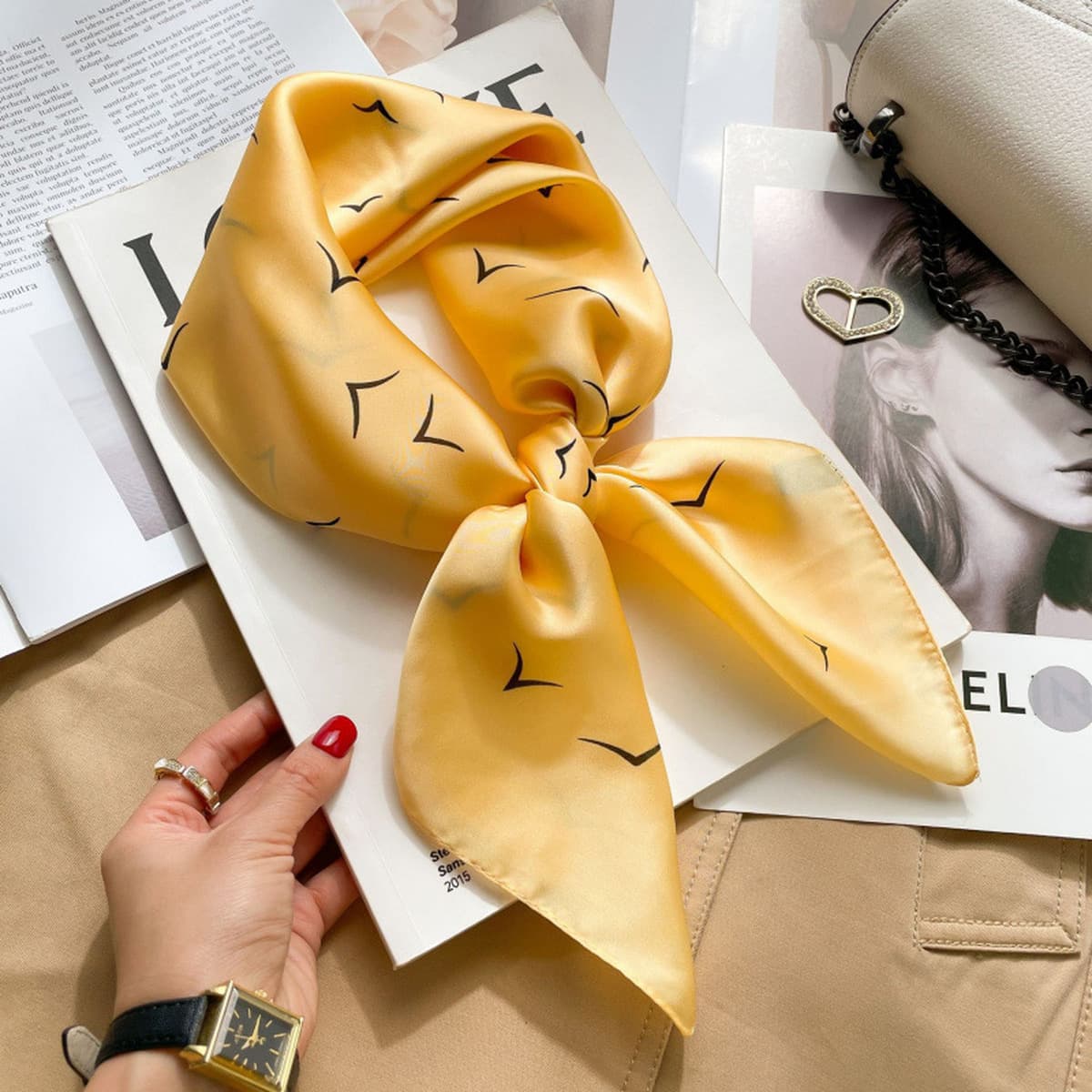 Элегантный атласный шарф с принтом головы лошади для женщин, высококачественный шелковый шарф-аксессуар.
