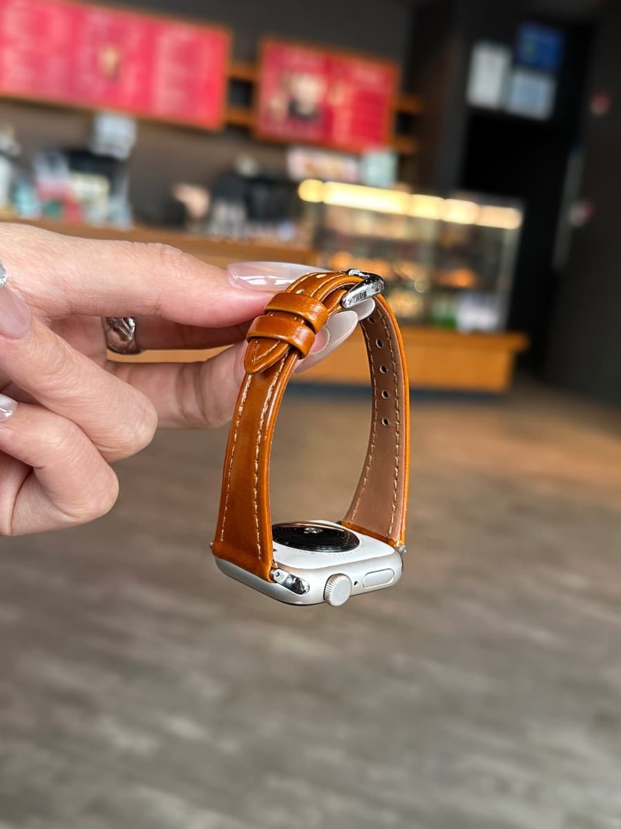 Подходит для Apple Watch iWatch 11-го поколения 987654 Ultra/SE, высококачественный тонкий глянцевый кожаный ремешок.