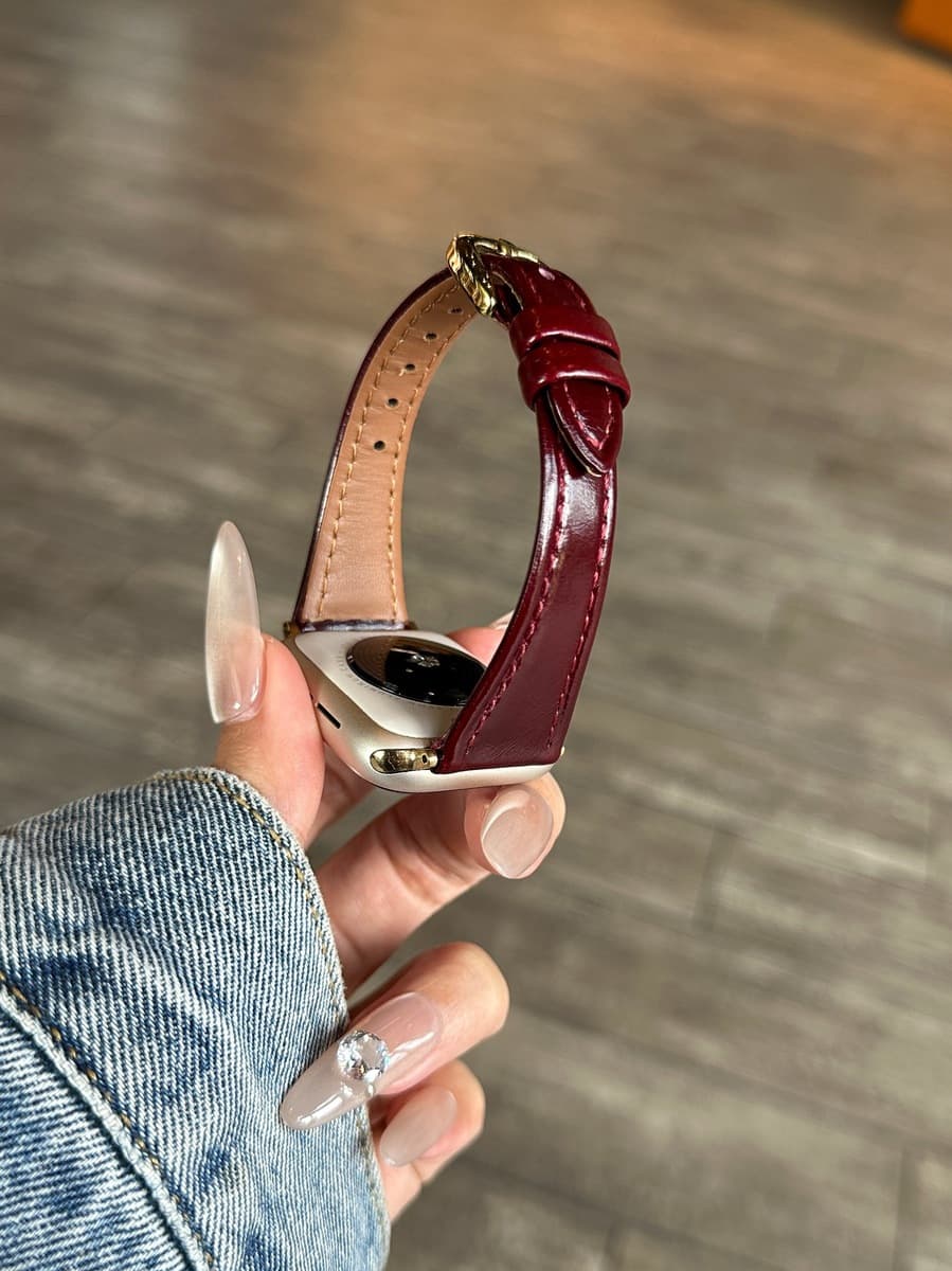 Подходит для Apple Watch iWatch 11-го поколения 987654 Ultra/SE, высококачественный тонкий глянцевый кожаный ремешок.