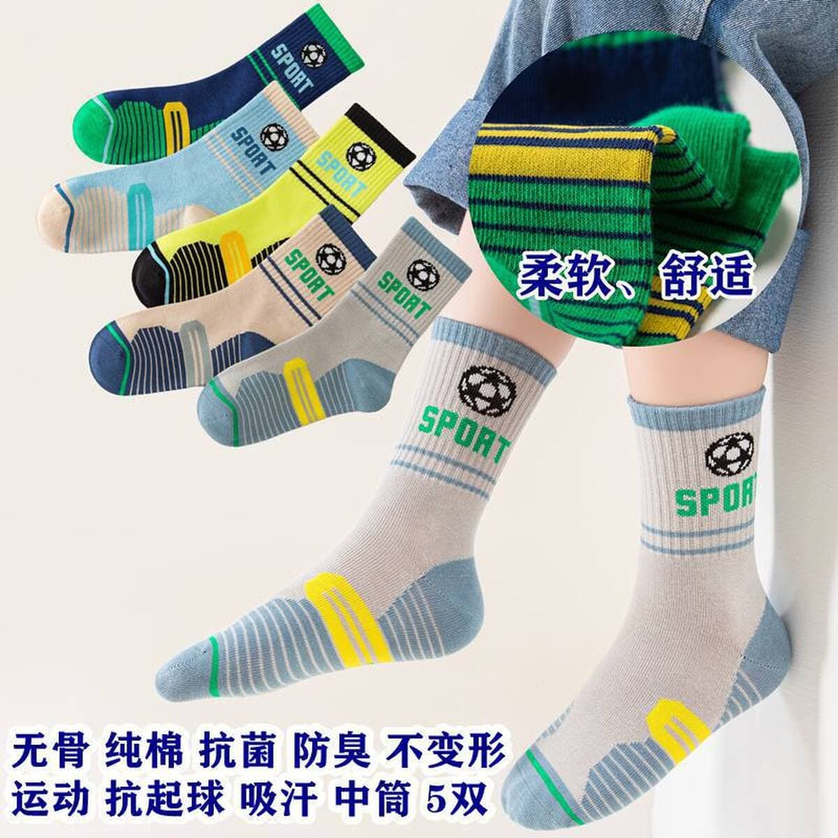 Подростки мальчики и дети расчесывают хлопок без костей осенью и зимой