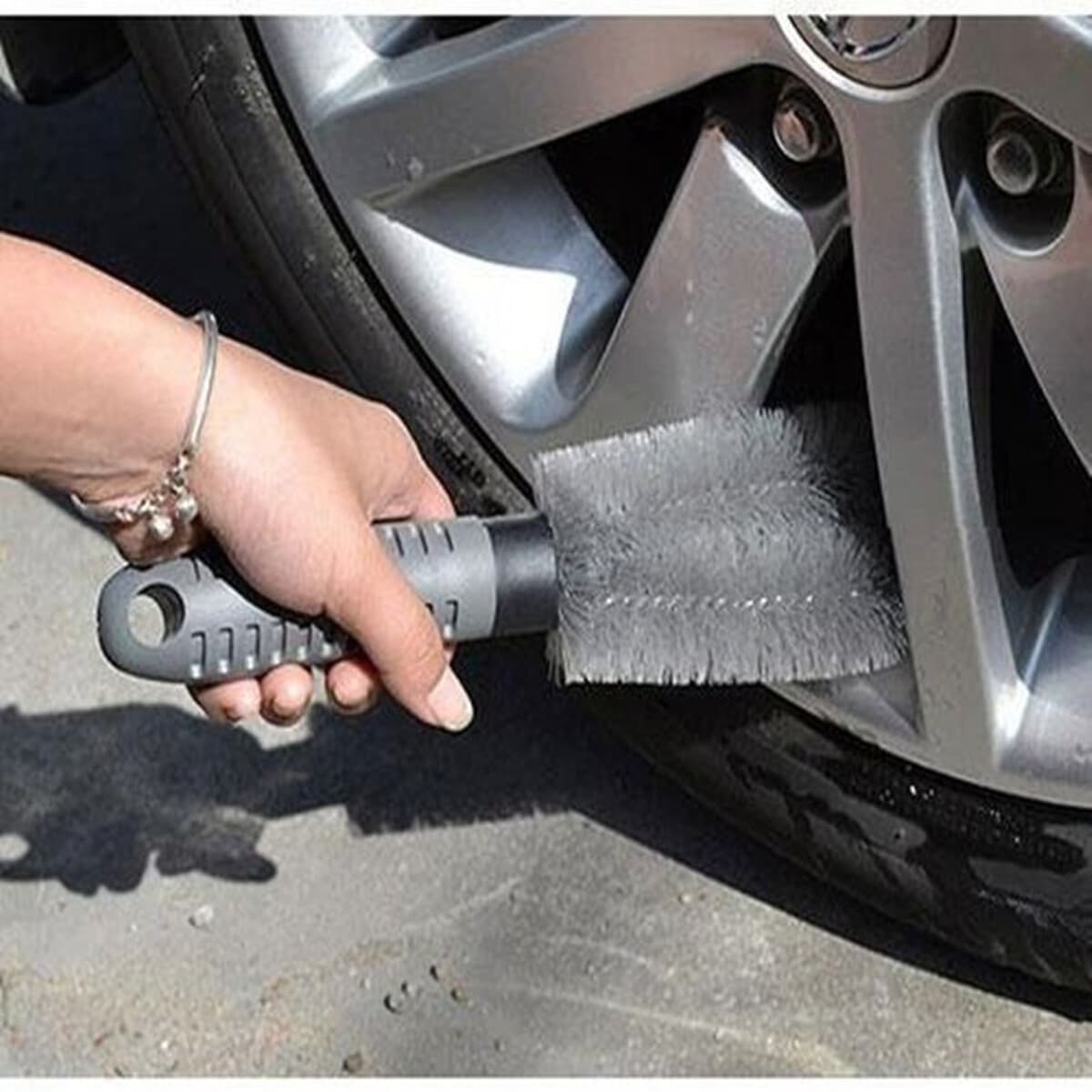 Набор инструментов для мойки автомобиля: щетка для стальных дисков, щетка для шин, щетка для колесных дисков, принадлежности...