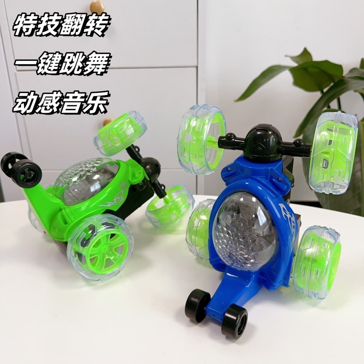 Детский электрический четырехсторонний радиоуправляемый трюковой автомобиль с подсветкой, игрушечная машинка для катания,...