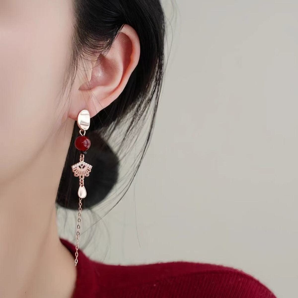 Винтажные серьги 2025 года, новая модель, массивные клипсы для ушей, серьги-пирсинг, высококачественные серьги из сплава,...