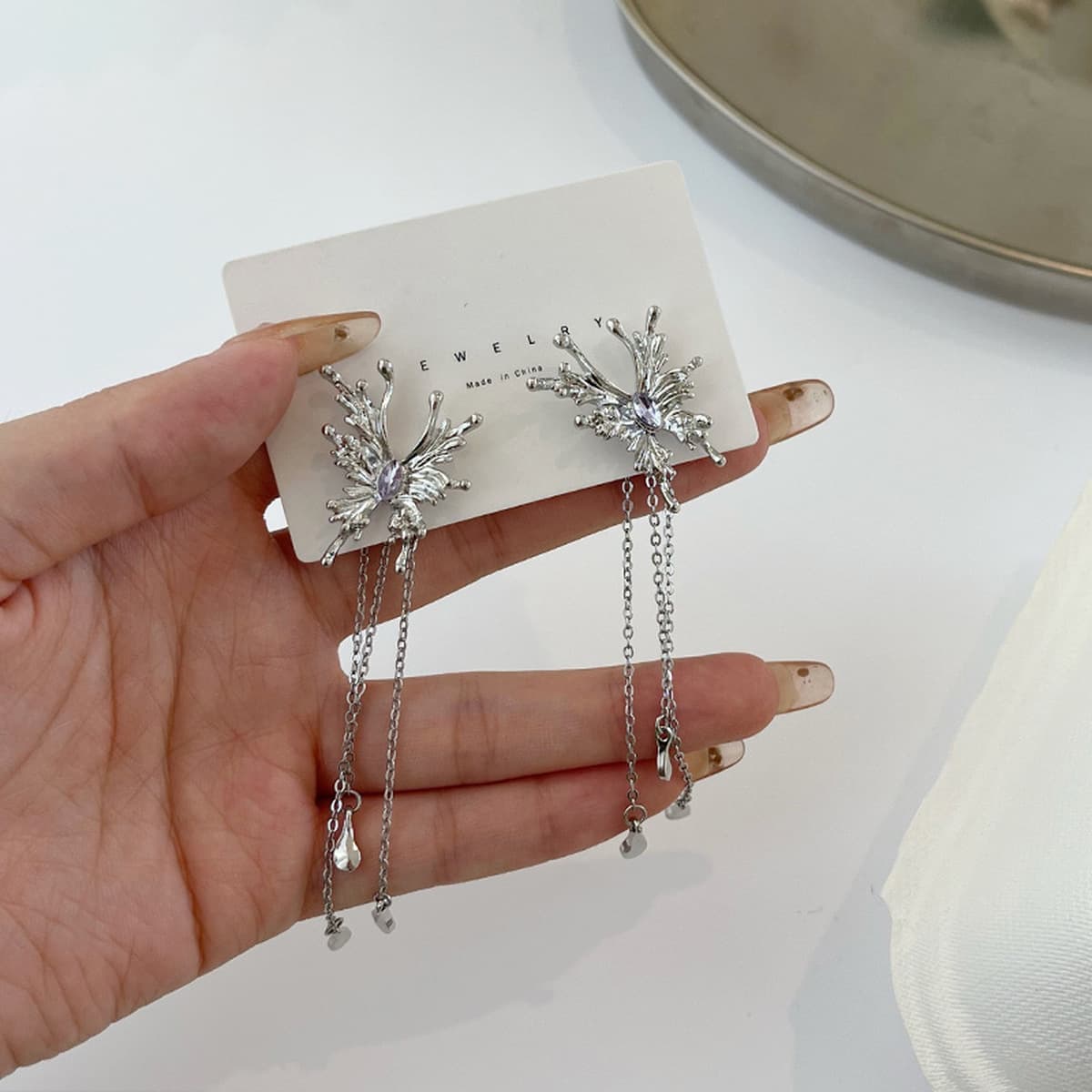 Возвращайте новым и старым клиентам ювелирную коллекцию, модные нишевые серьги, аксессуары для волос, ожерелья для женщин.