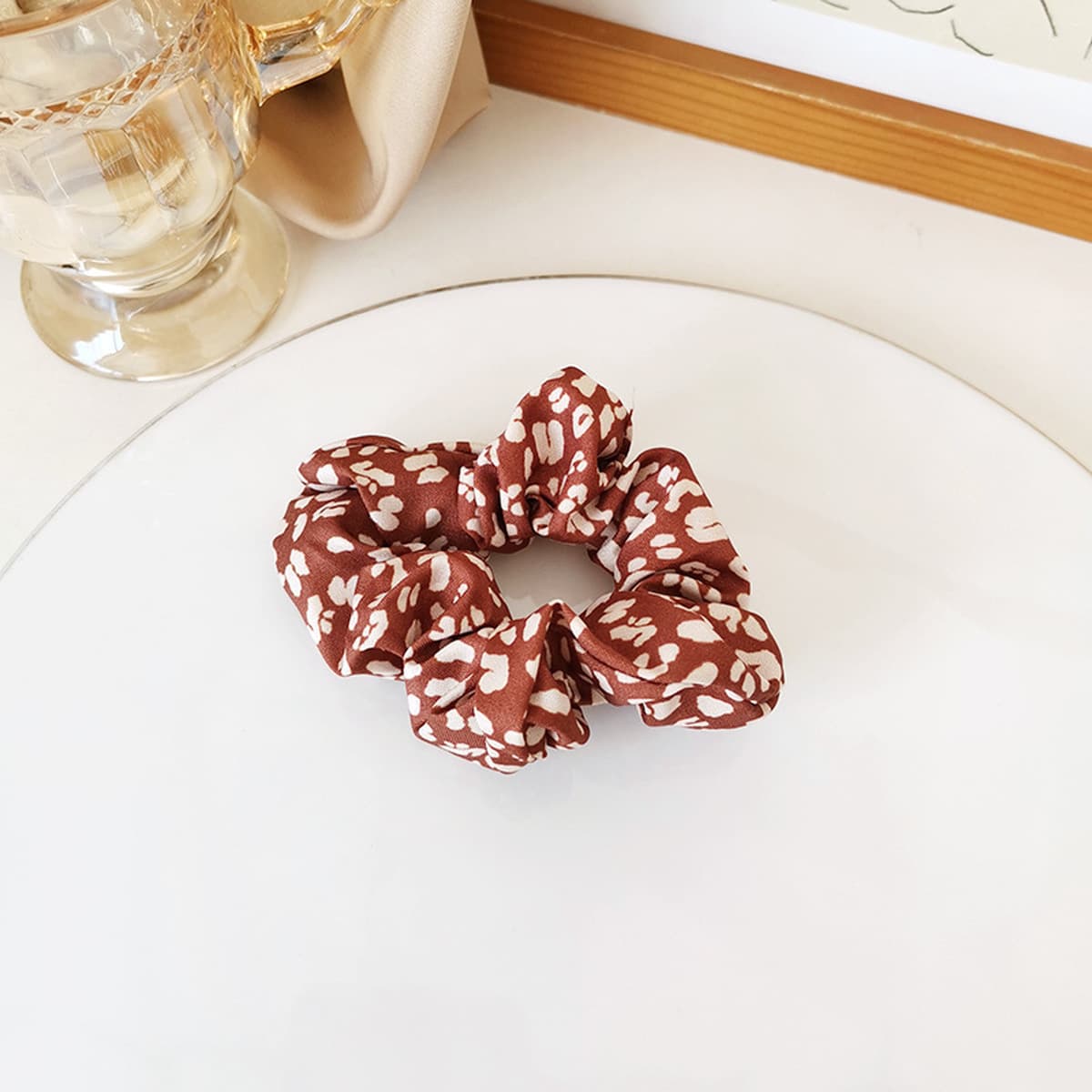 Возвращайте новым и старым клиентам ювелирную коллекцию, модные нишевые серьги, аксессуары для волос, ожерелья для женщин.