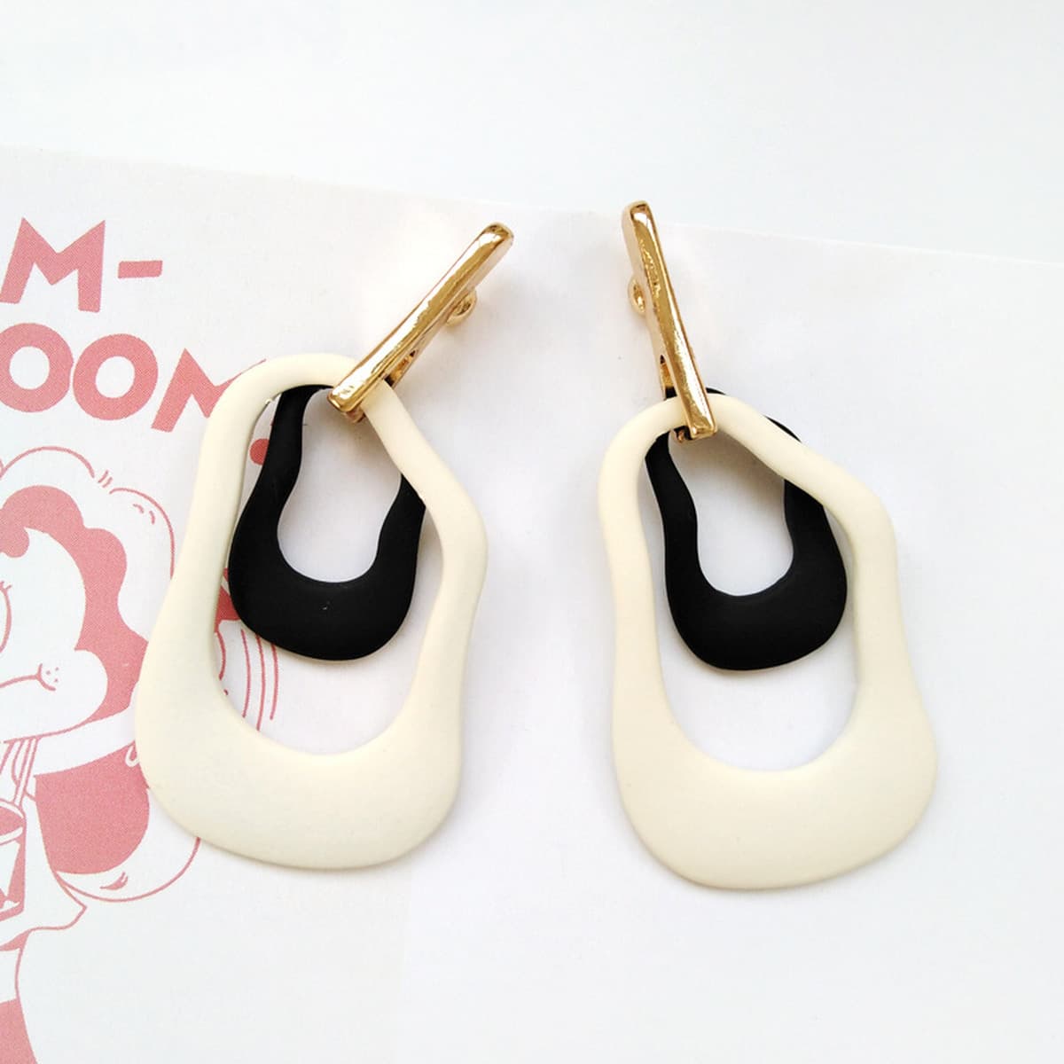 Возвращайте новым и старым клиентам ювелирную коллекцию, модные нишевые серьги, аксессуары для волос, ожерелья для женщин.