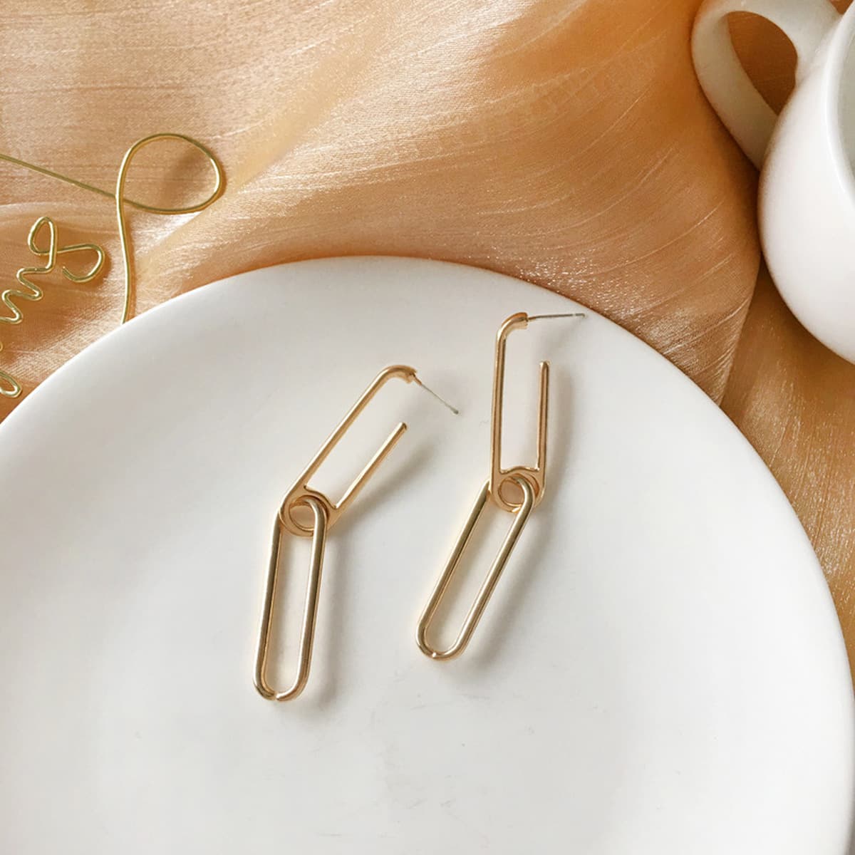 Возвращайте новым и старым клиентам ювелирную коллекцию, модные нишевые серьги, аксессуары для волос, ожерелья для женщин.