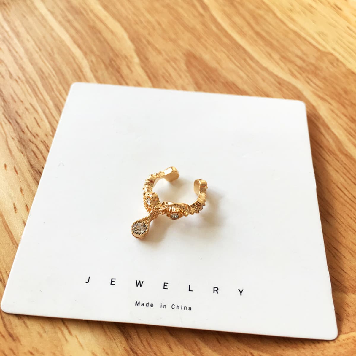 Возвращайте новым и старым клиентам ювелирную коллекцию, модные нишевые серьги, аксессуары для волос, ожерелья для женщин.