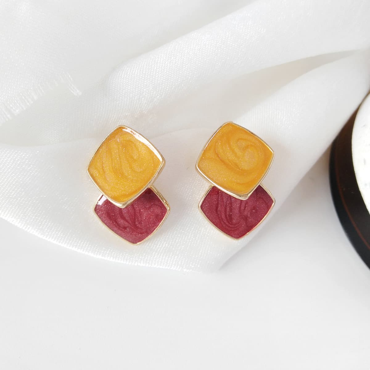 Возвращайте новым и старым клиентам ювелирную коллекцию, модные нишевые серьги, аксессуары для волос, ожерелья для женщин.