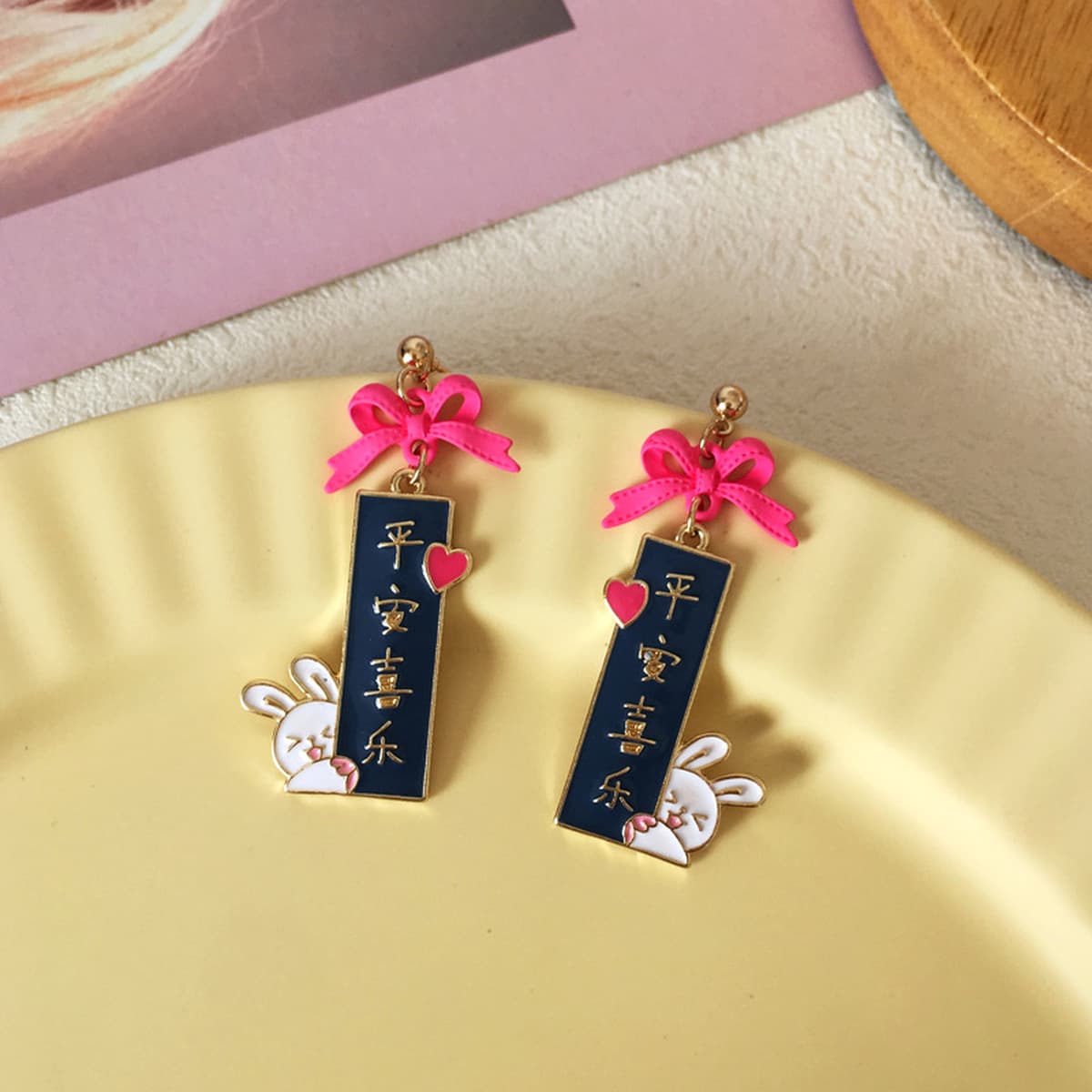 Возвращайте новым и старым клиентам ювелирную коллекцию, модные нишевые серьги, аксессуары для волос, ожерелья для женщин.