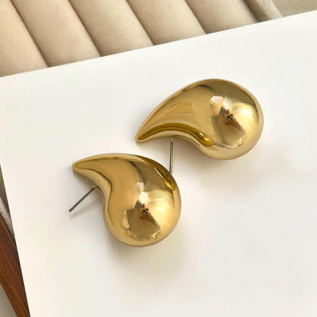 Возвращайте новым и старым клиентам ювелирную коллекцию, модные нишевые серьги, аксессуары для волос, ожерелья для женщин.