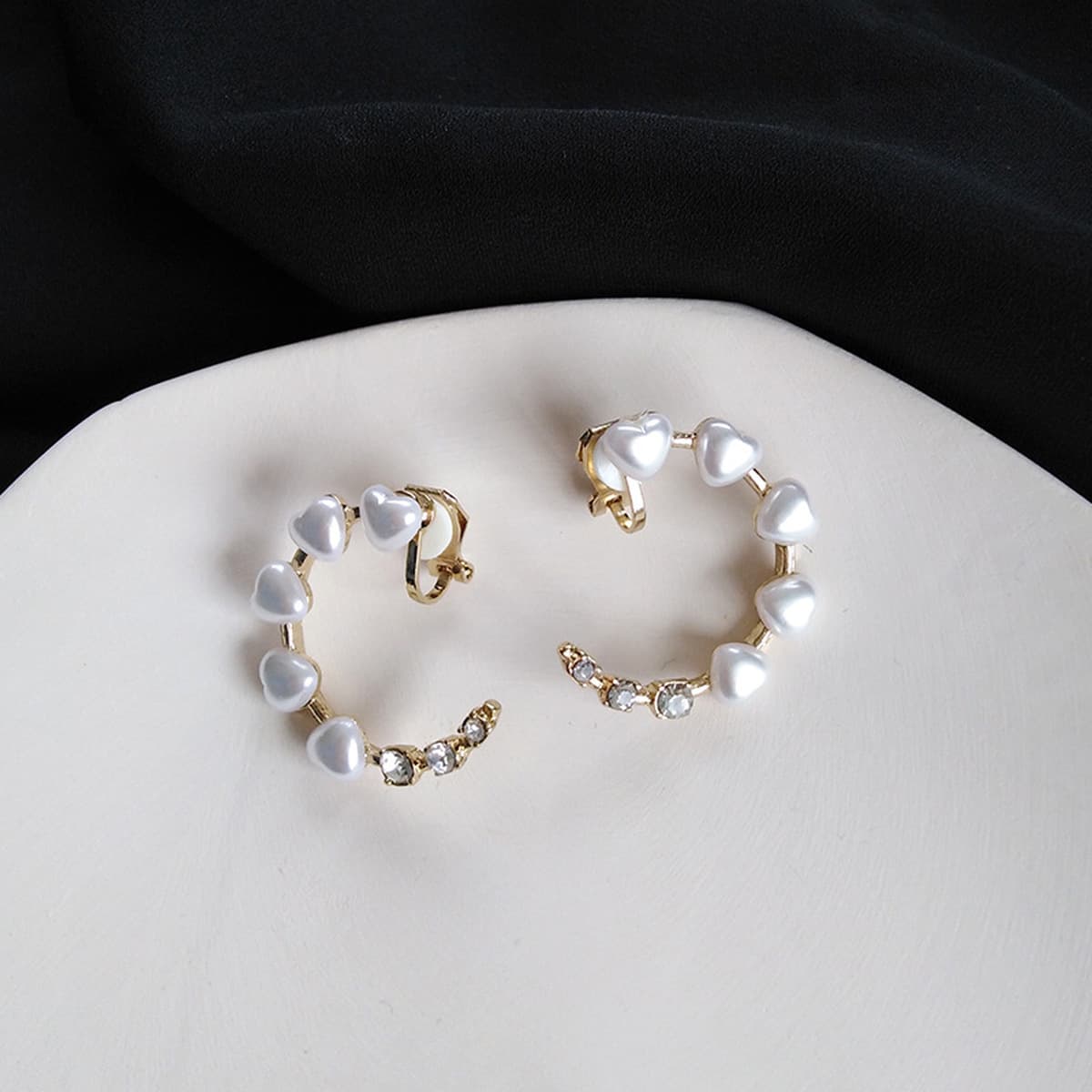 Возвращайте новым и старым клиентам ювелирную коллекцию, модные нишевые серьги, аксессуары для волос, ожерелья для женщин.