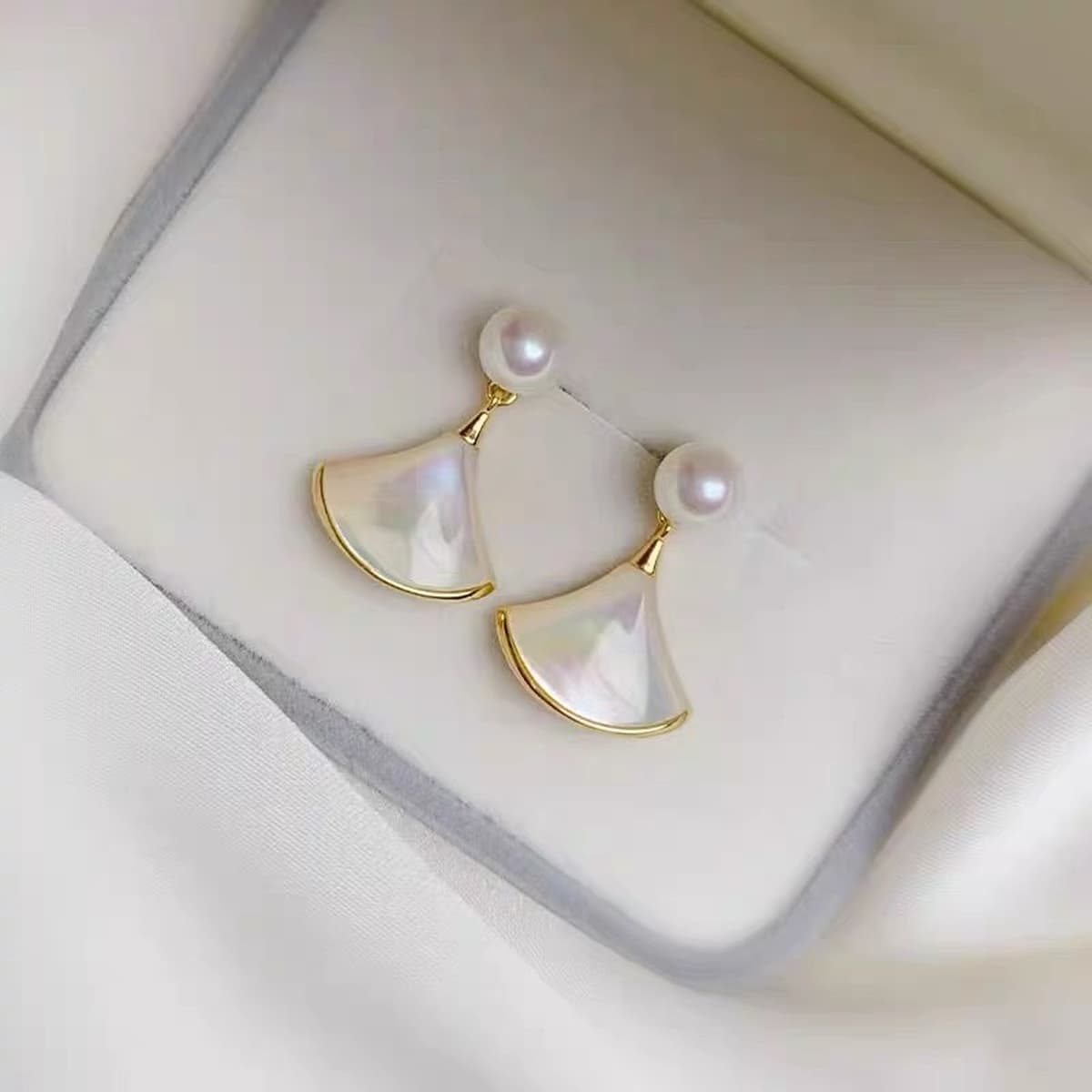 Французский натуральный жемчуг веерообразный натуральный моллюсков серьги нишевые дизайн высокого уровня чувство серьги...