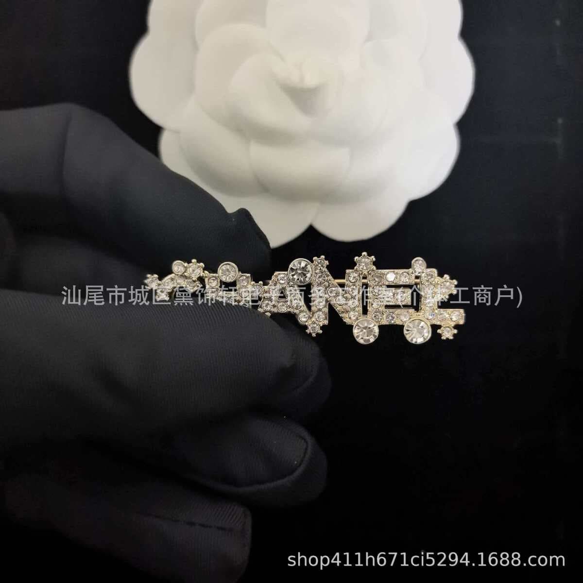 Брошь Chanel Double C с полным алмазным паве, квадратная брошь с бриллиантами и жемчугом, брошь-камелия Chanel, маленькая...