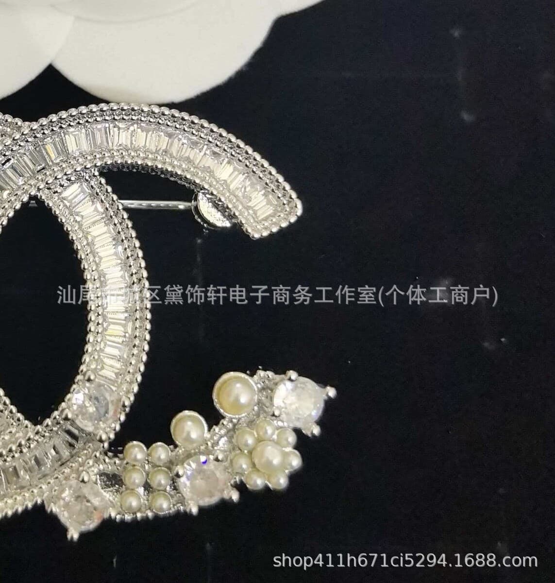 Брошь Chanel Double C с полным алмазным паве, квадратная брошь с бриллиантами и жемчугом, брошь-камелия Chanel, маленькая...