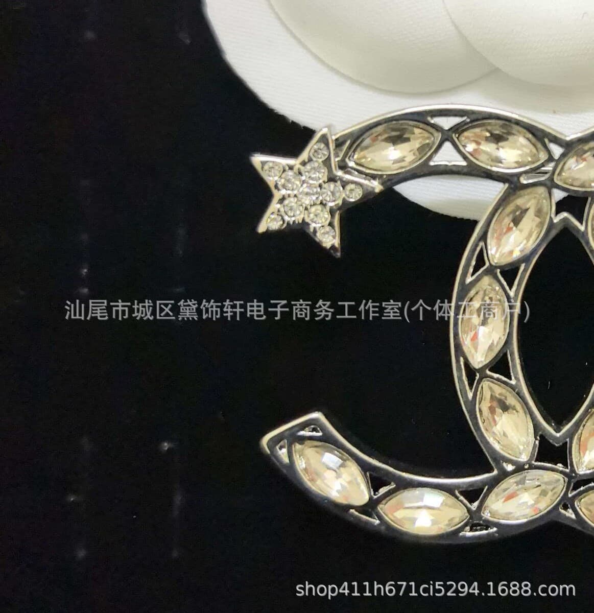 Брошь Chanel Double C с полным алмазным паве, квадратная брошь с бриллиантами и жемчугом, брошь-камелия Chanel, маленькая...