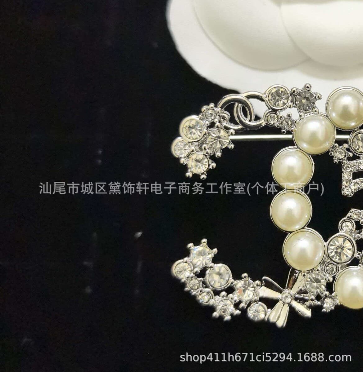 Брошь Chanel Double C с полным алмазным паве, квадратная брошь с бриллиантами и жемчугом, брошь-камелия Chanel, маленькая...