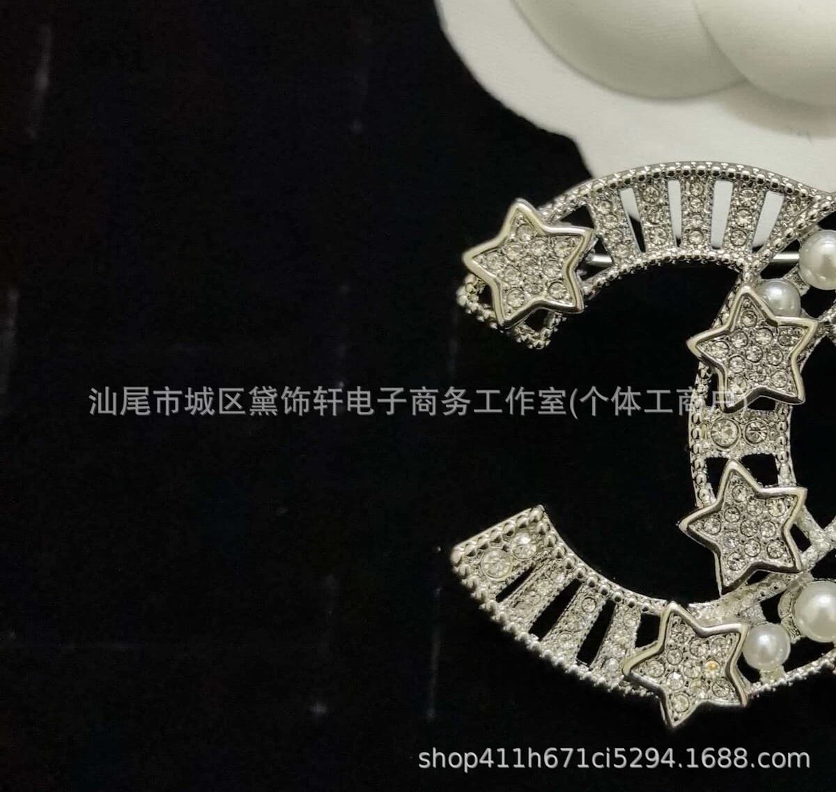 Брошь Chanel Double C с полным алмазным паве, квадратная брошь с бриллиантами и жемчугом, брошь-камелия Chanel, маленькая...