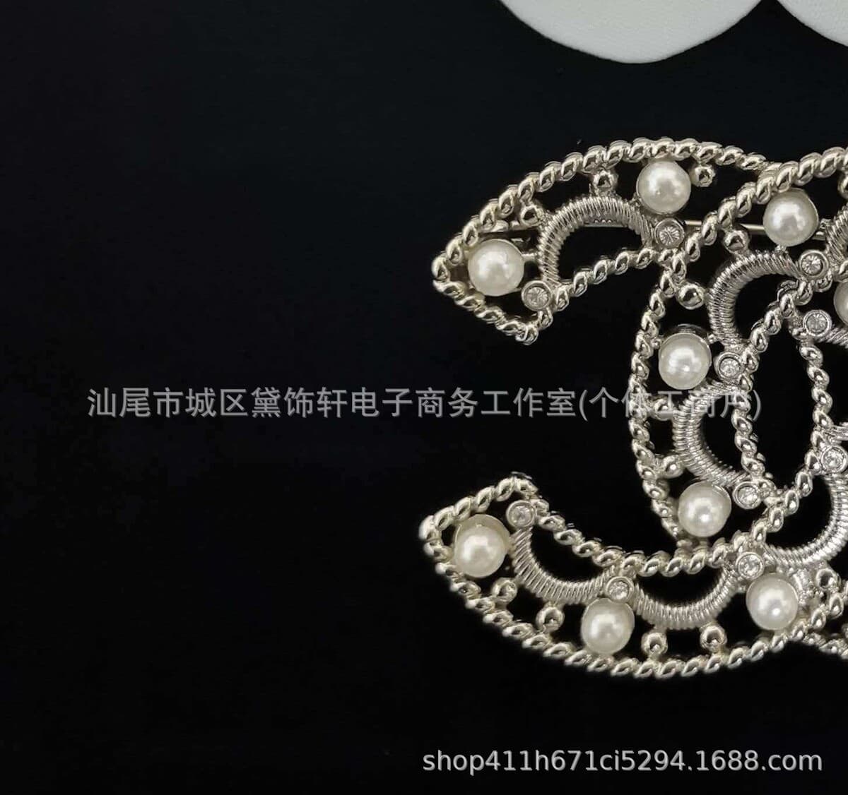 Брошь Chanel Double C с полным алмазным паве, квадратная брошь с бриллиантами и жемчугом, брошь-камелия Chanel, маленькая...