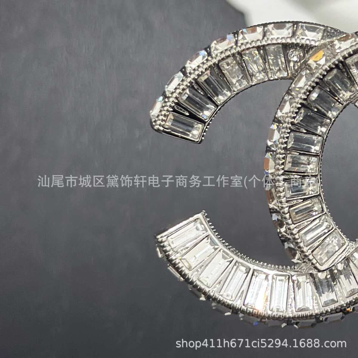 Брошь Chanel Double C с полным алмазным паве, квадратная брошь с бриллиантами и жемчугом, брошь-камелия Chanel, маленькая...