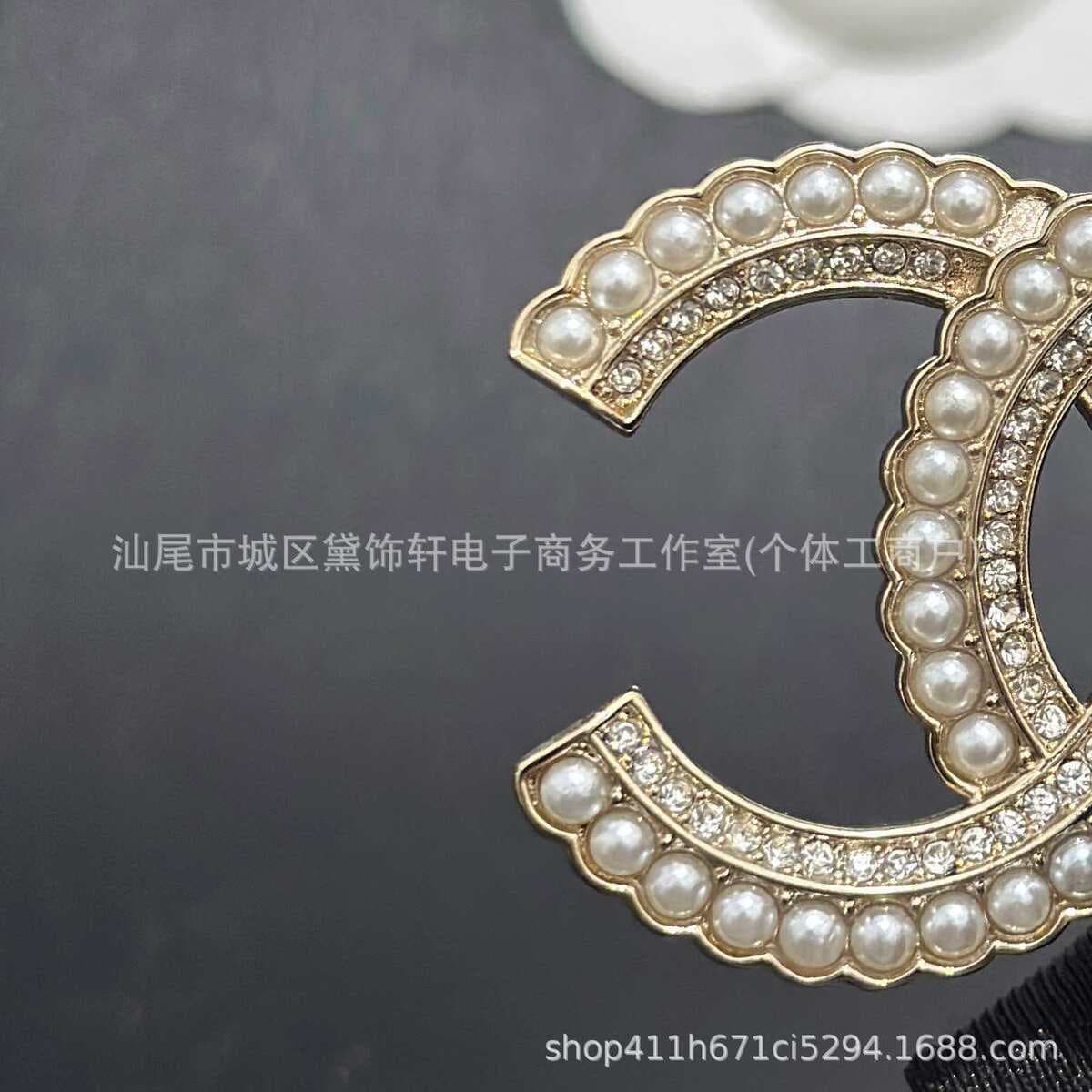 Брошь Chanel Double C с полным алмазным паве, квадратная брошь с бриллиантами и жемчугом, брошь-камелия Chanel, маленькая...