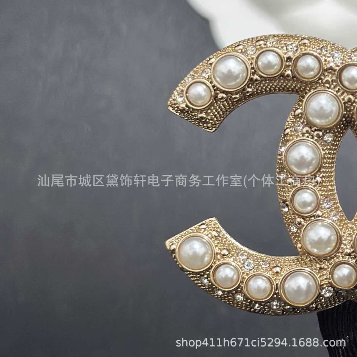 Брошь Chanel Double C с полным алмазным паве, квадратная брошь с бриллиантами и жемчугом, брошь-камелия Chanel, маленькая...