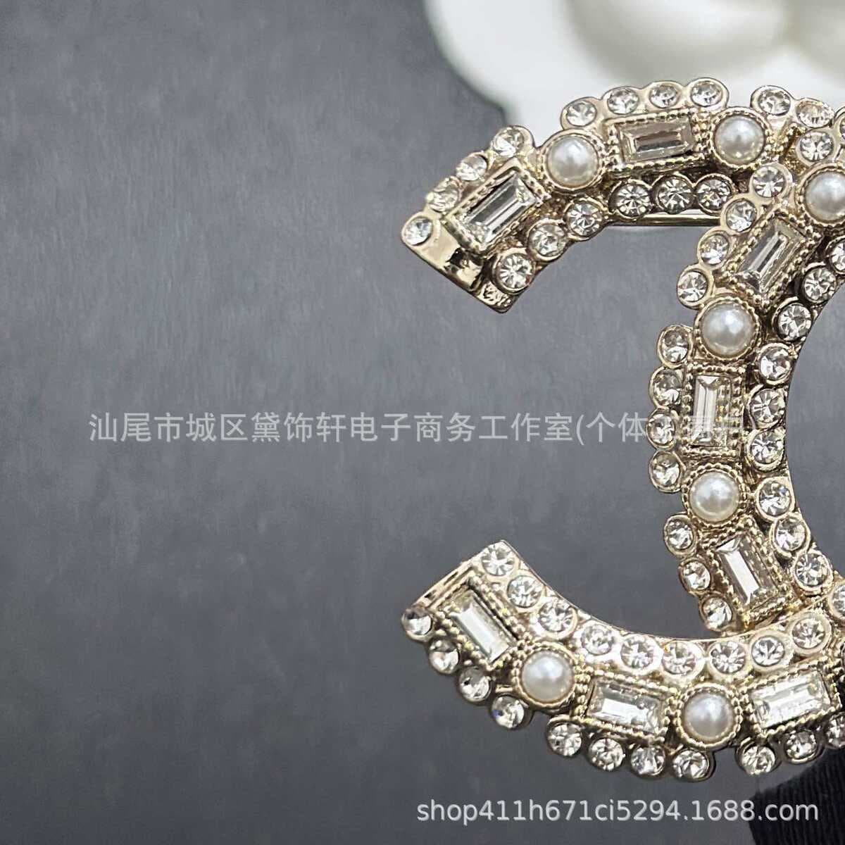 Брошь Chanel Double C с полным алмазным паве, квадратная брошь с бриллиантами и жемчугом, брошь-камелия Chanel, маленькая...