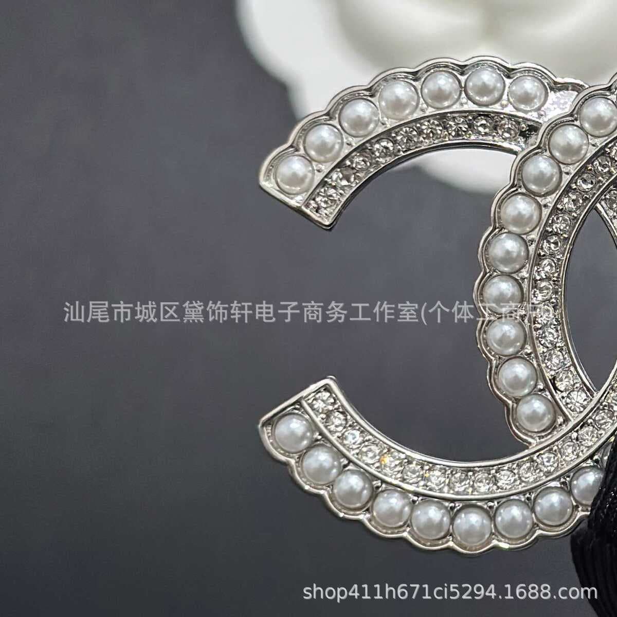 Брошь Chanel Double C с полным алмазным паве, квадратная брошь с бриллиантами и жемчугом, брошь-камелия Chanel, маленькая...