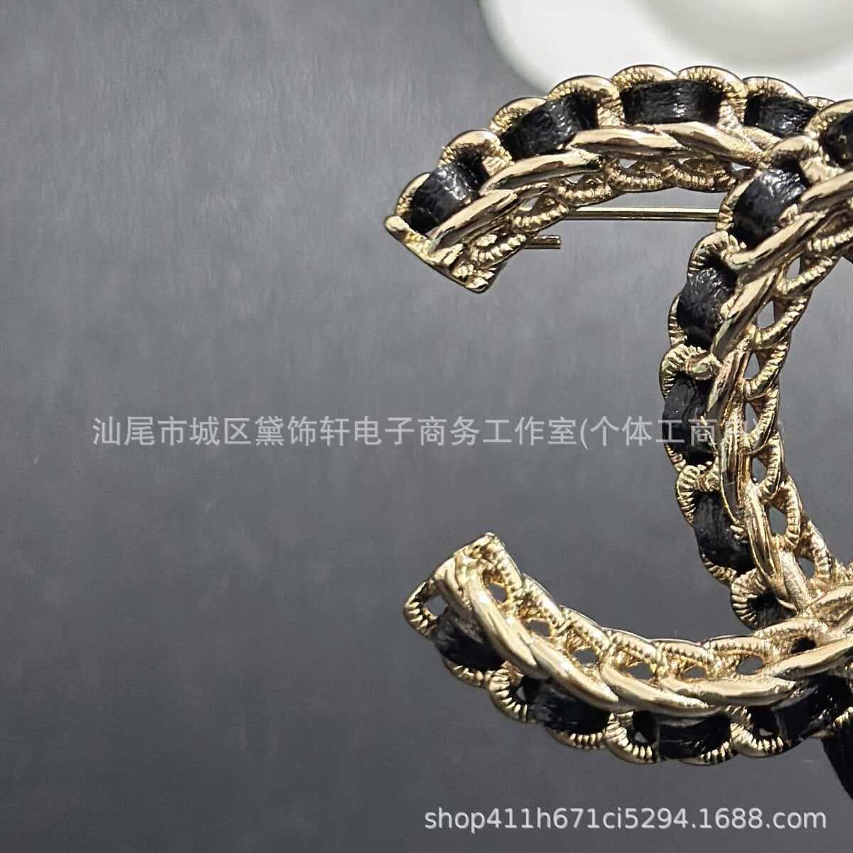 Брошь Chanel Double C с полным алмазным паве, квадратная брошь с бриллиантами и жемчугом, брошь-камелия Chanel, маленькая...