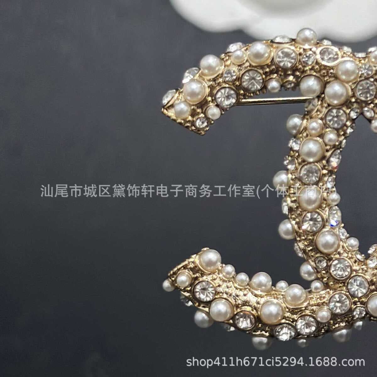 Брошь Chanel Double C с полным алмазным паве, квадратная брошь с бриллиантами и жемчугом, брошь-камелия Chanel, маленькая...