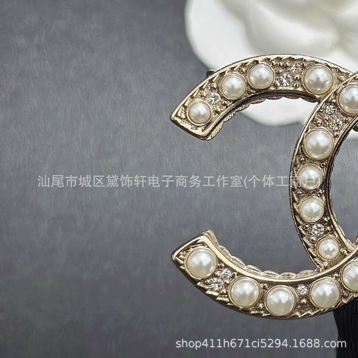 Брошь Chanel Double C с полным алмазным паве, квадратная брошь с бриллиантами и жемчугом, брошь-камелия Chanel, маленькая...